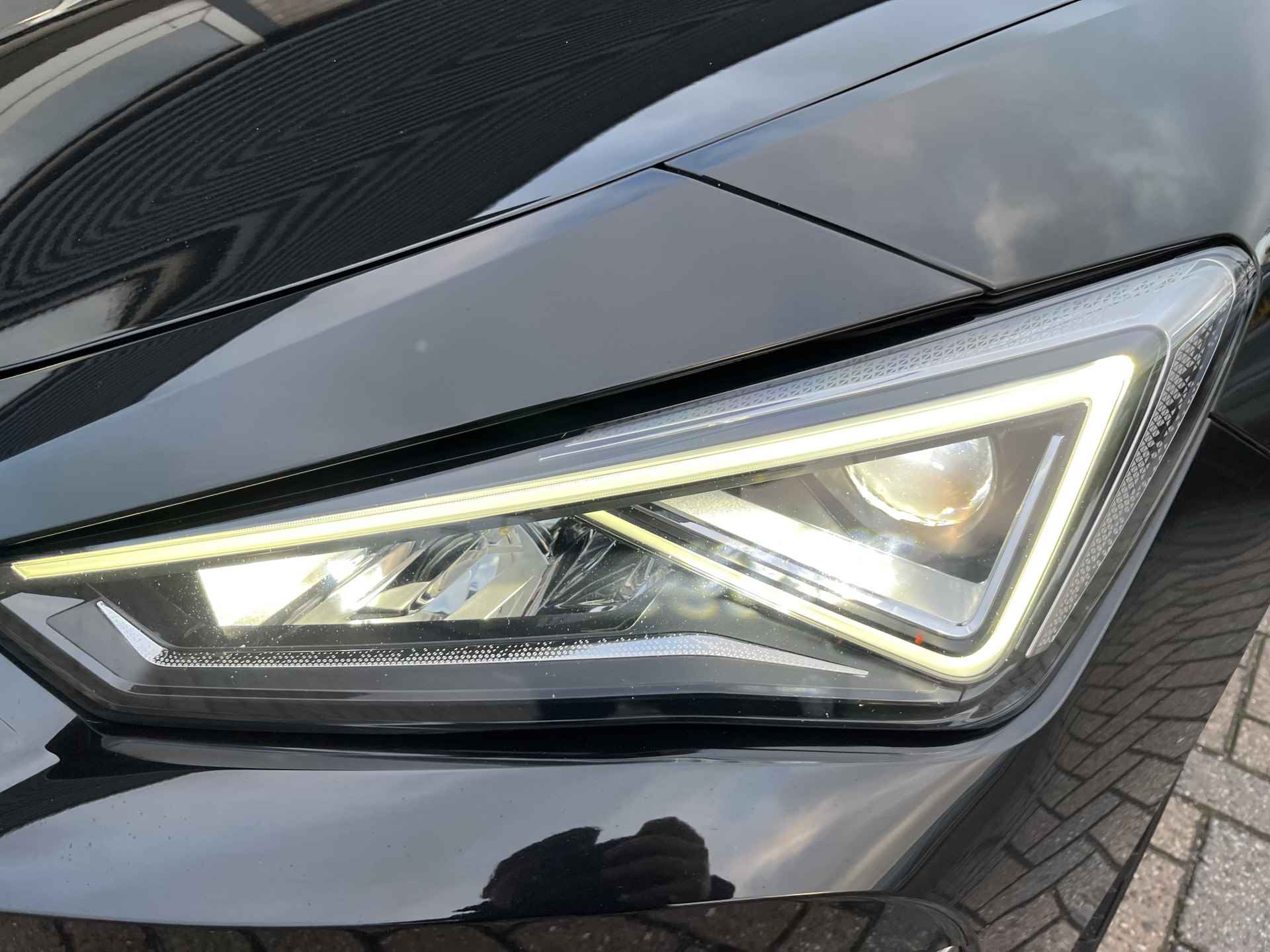 CUPRA Leon Sportstourer 1.4 e-Hybrid VZ Performance / AUTOMAAT/ 245 PK/ PANO/ CAMERA/ PARK. SENSOREN/ MATRIX/ DODE HOEK/ DCC/ KEYLESS/ STOEL-STUURVERWARM./ ADAPT. CRUISE/ APP CONNECT/ NAVI/ CLIMA/ DAB/ 19" LMV - 58/61