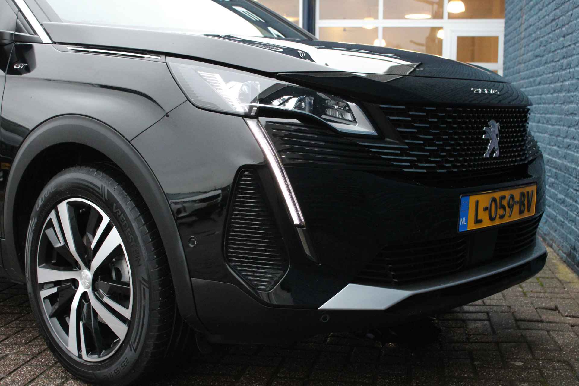 Peugeot 3008 SUV 1.2 PureTech 130pk EAT8 GT | Automaat | Navigatie | Panorama/schuifdak | Camera | Alcantara | - 9/35