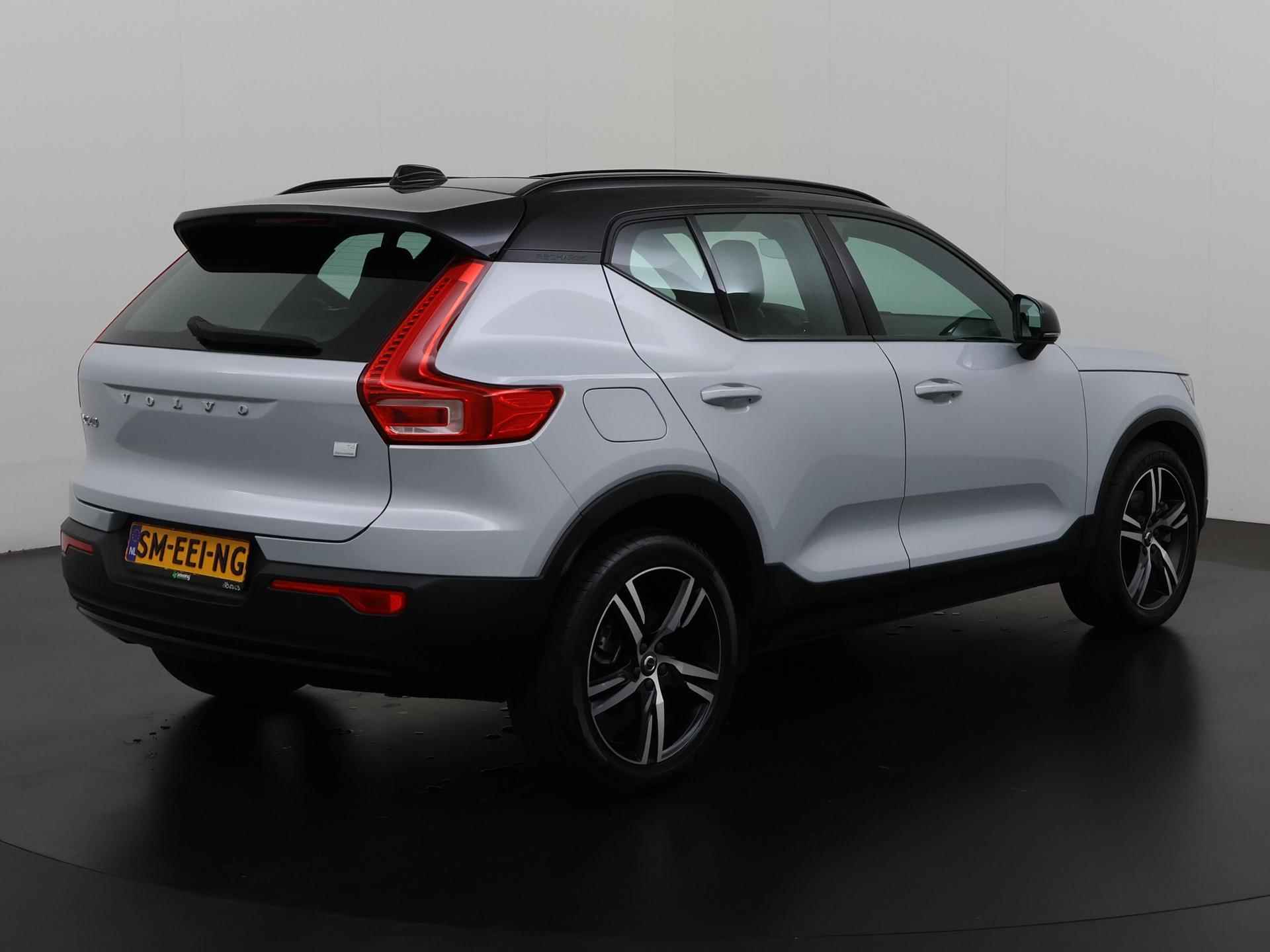 Volvo XC40 1.5 T4 Recharge R-Design | Panoramadak | Zondag Open! - 4/38