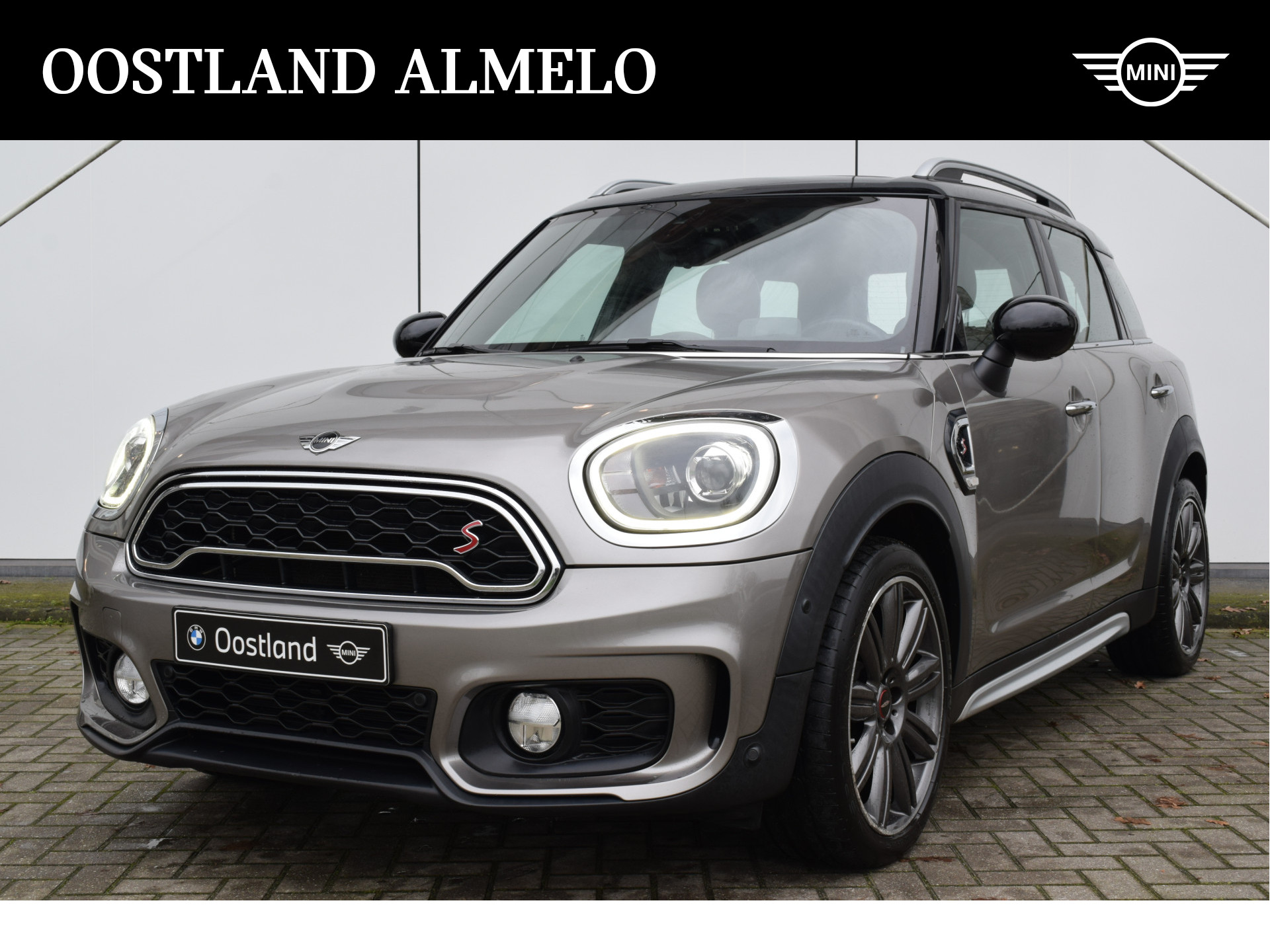 MINI Countryman Cooper S ALL4 JCW Chili / Panoramadak / Achteruitrijcamera / Sportstoelen / Comfort Access / LED / Head-Up / Park Assistant