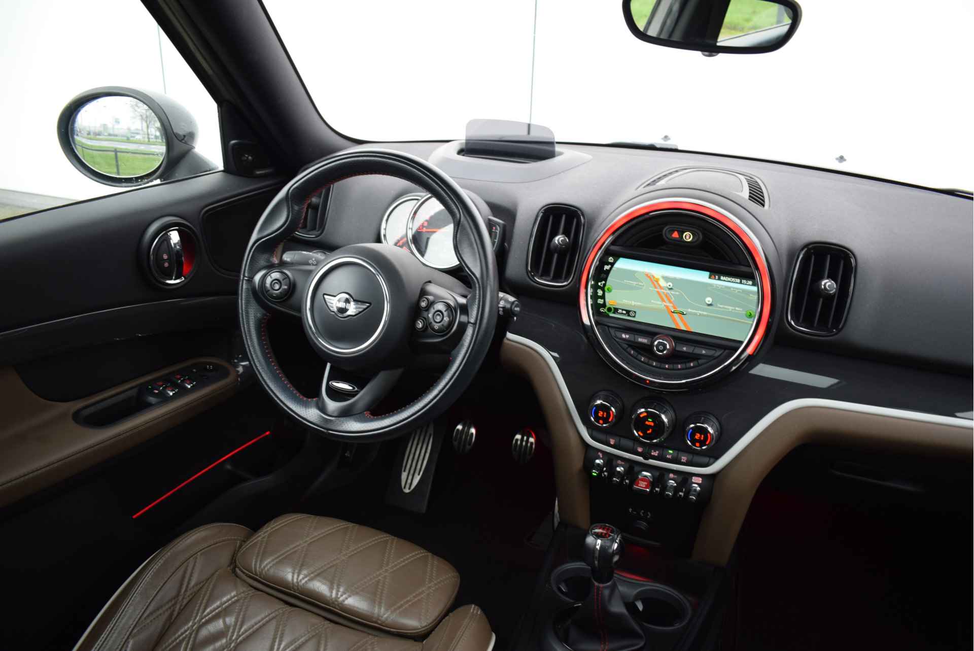 MINI Countryman Cooper S ALL4 JCW Chili / Panoramadak / Achteruitrijcamera / Sportstoelen / Comfort Access / LED / Head-Up / Park Assistant - 7/10