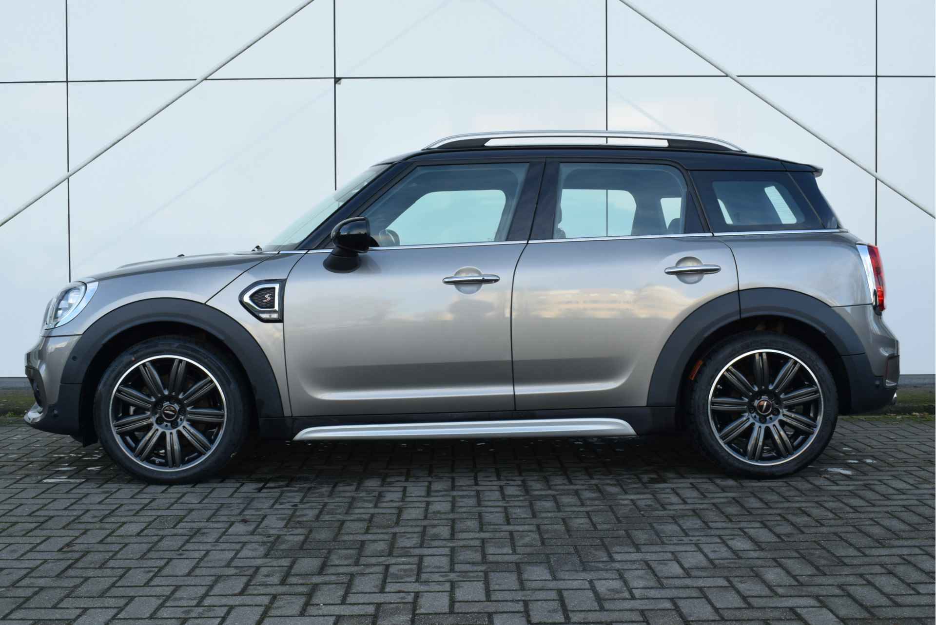 MINI Countryman Cooper S ALL4 JCW Chili / Panoramadak / Achteruitrijcamera / Sportstoelen / Comfort Access / LED / Head-Up / Park Assistant - 3/31