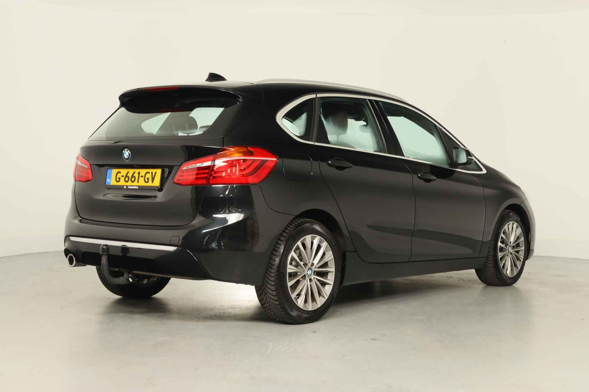 BMW 2 Serie Active Tourer 218i High Executive Luxury Line | Trekhaak Afn | HUD | Leder | Sportstoelen | Led | Stoelverwarming | Dealer Onder - 2/36