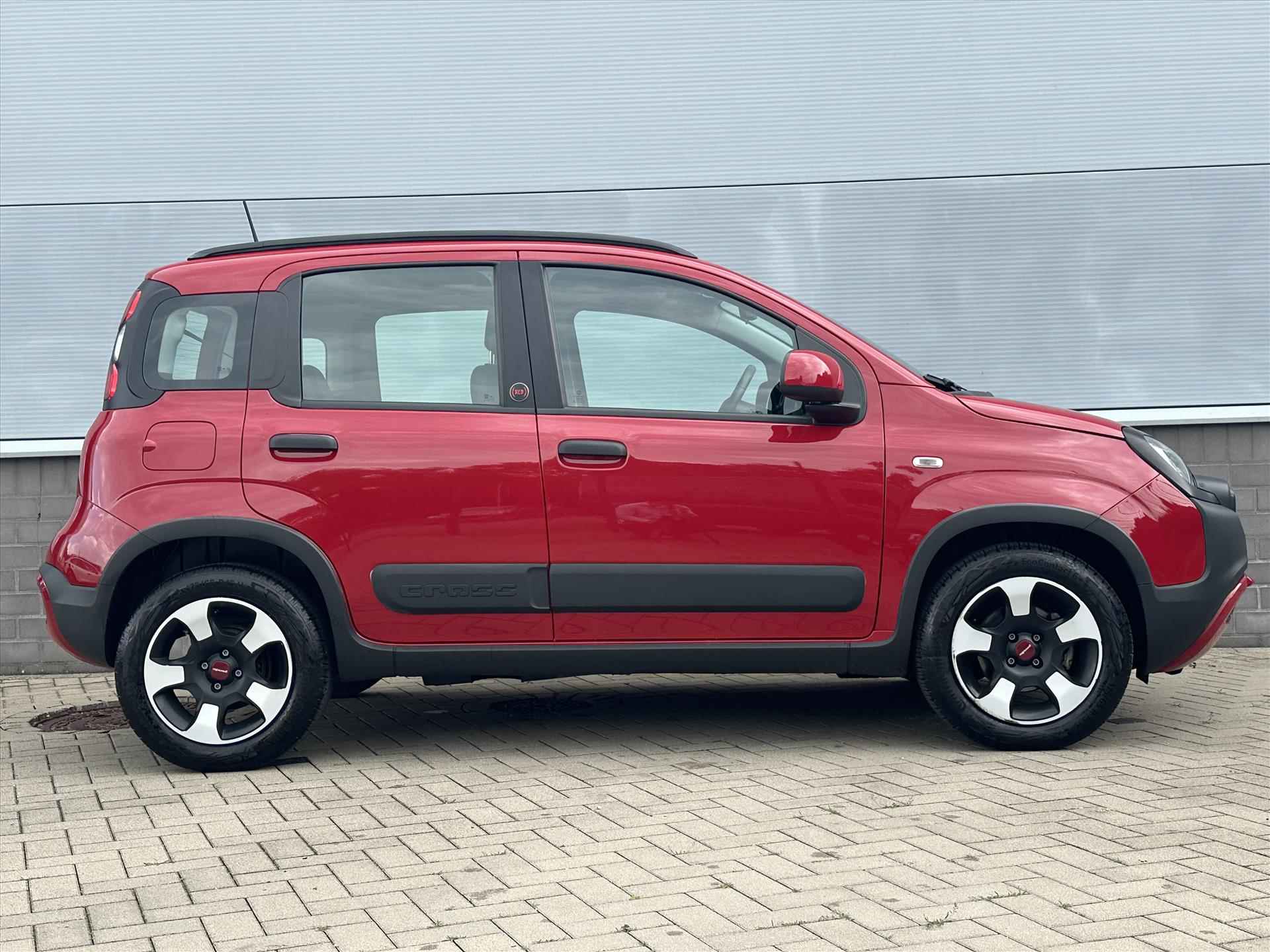 FIAT Panda 1.0 70pk Hybrid Red | Airco | RED-Uitvoering | Bluetooth | Lage Km-Stand - 4/34