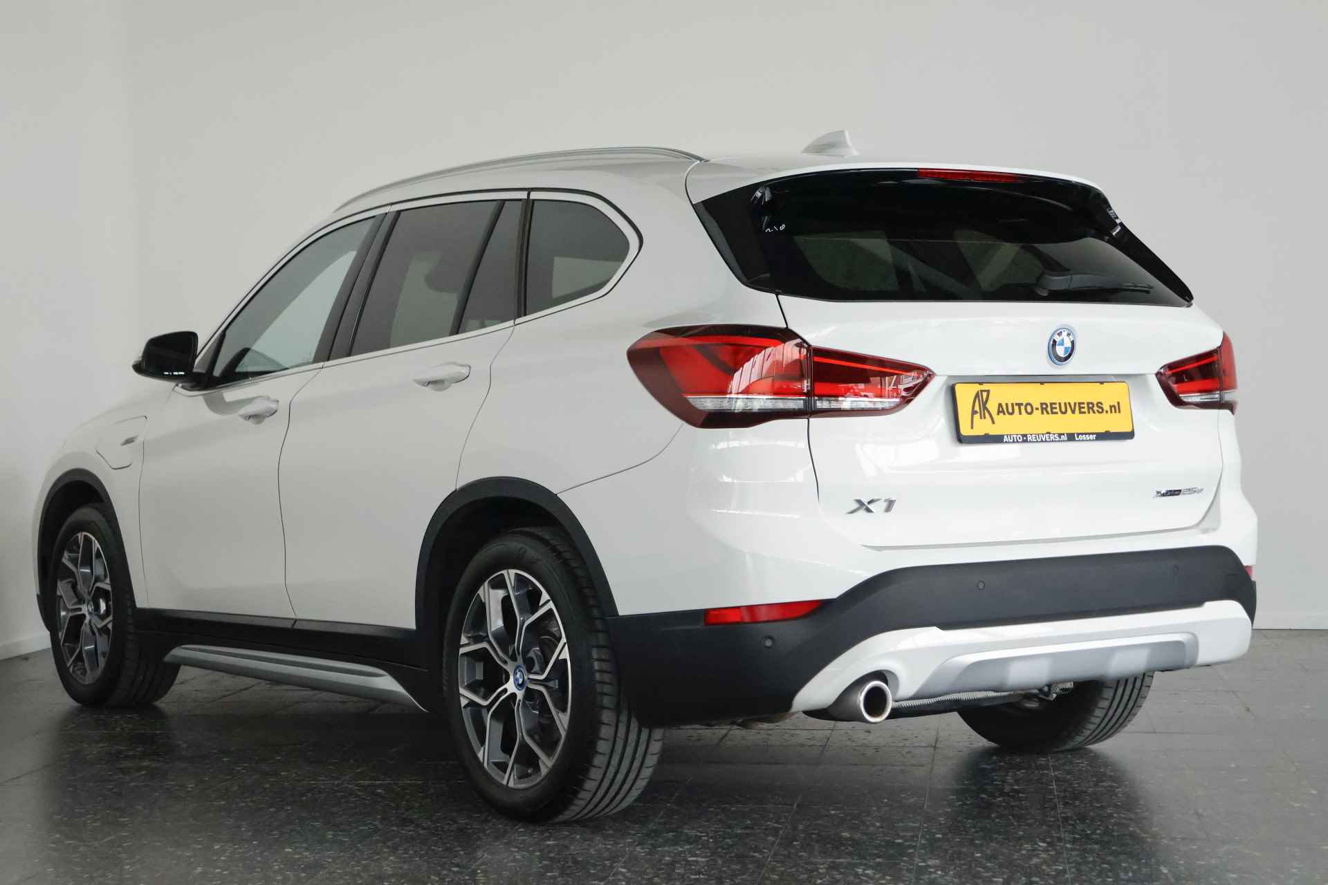 BMW X1 xDrive25e X-Line / Navi / Cruise / LED / Trekhaak - 6/23