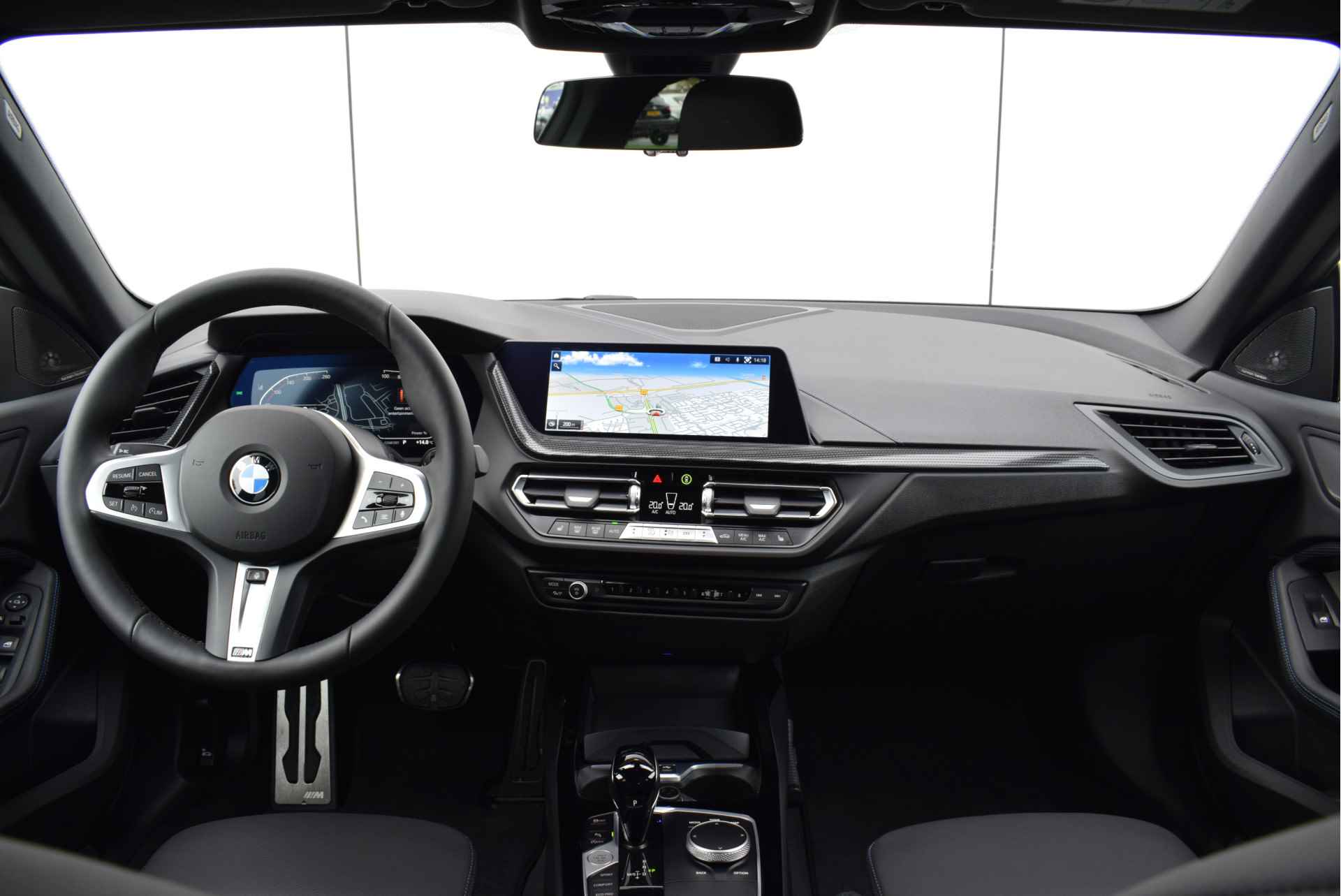 BMW 2 Serie Gran Coupé 218i High Executive M Sport Automaat / Sportstoelen / Adaptieve LED / Parking Assistant / Comfort Access / Stoelverwarming / Live Cockpit Professional - 4/28