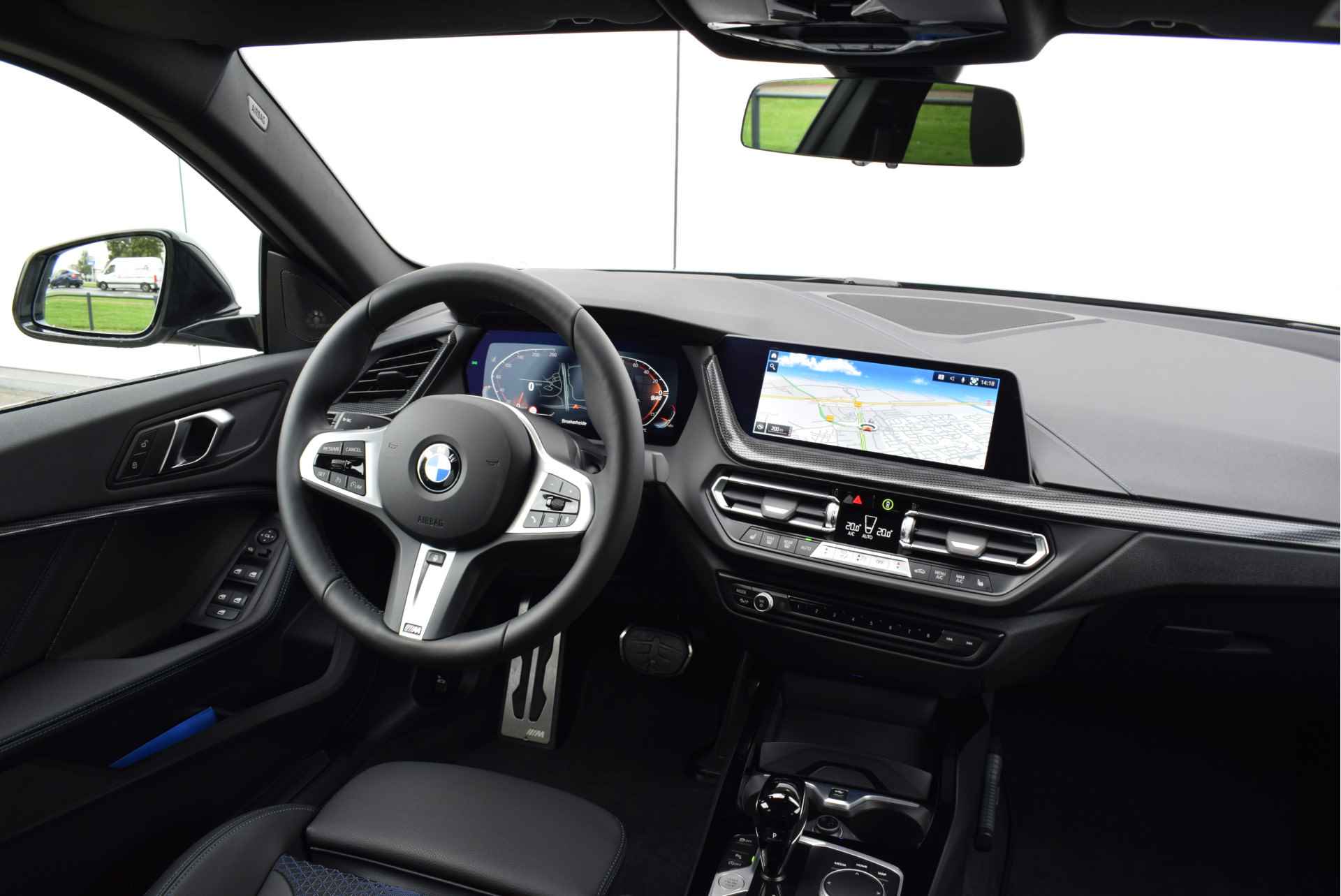 BMW 2 Serie Gran Coupé 218i High Executive M Sport Automaat / Sportstoelen / Adaptieve LED / Parking Assistant / Comfort Access / Stoelverwarming / Live Cockpit Professional - 16/28