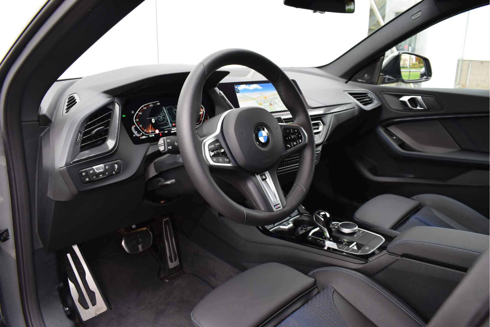 BMW 2 Serie Gran Coupé 218i High Executive M Sport Automaat / Sportstoelen / Adaptieve LED / Parking Assistant / Comfort Access / Stoelverwarming / Live Cockpit Professional - 17/28