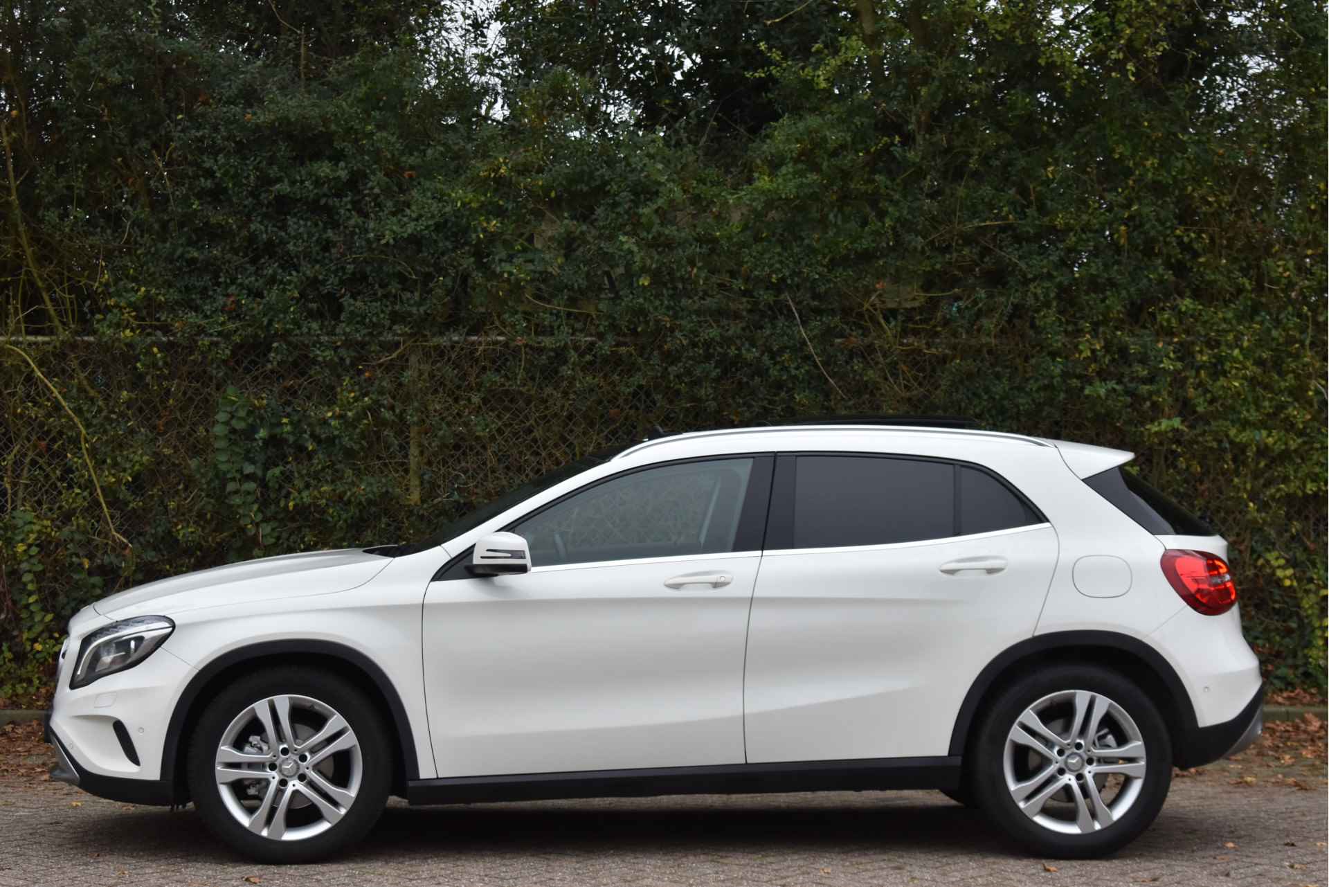 Mercedes-Benz GLA 180 Ambition | Open dak | Stoelverwarming | Nav | Cruise Contr | Xenon | PDC rondom - 4/62