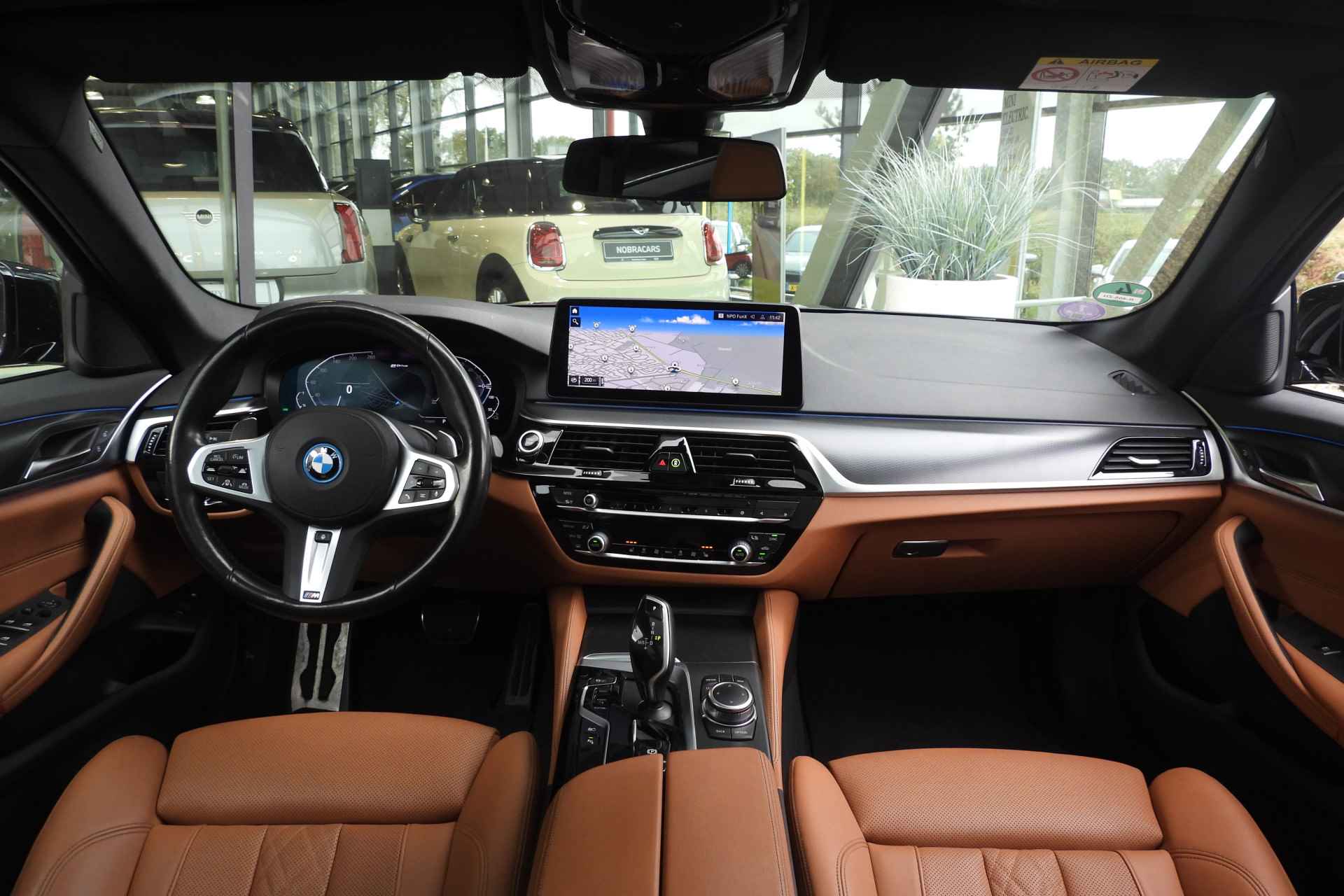 BMW 5 Serie Touring 530e High Executive M Sport Automaat / Panoramadak / Trekhaak / Laserlight / Comfort Access / Head-Up / Driving Assistant Professional - 28/44