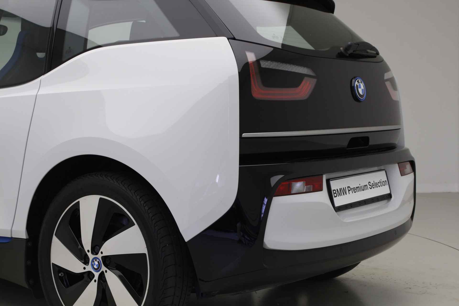 BMW i3 Basis 120Ah 42 kWh | Subsidie mogelijk | | 2 jaar BMW Garantie - 11/38