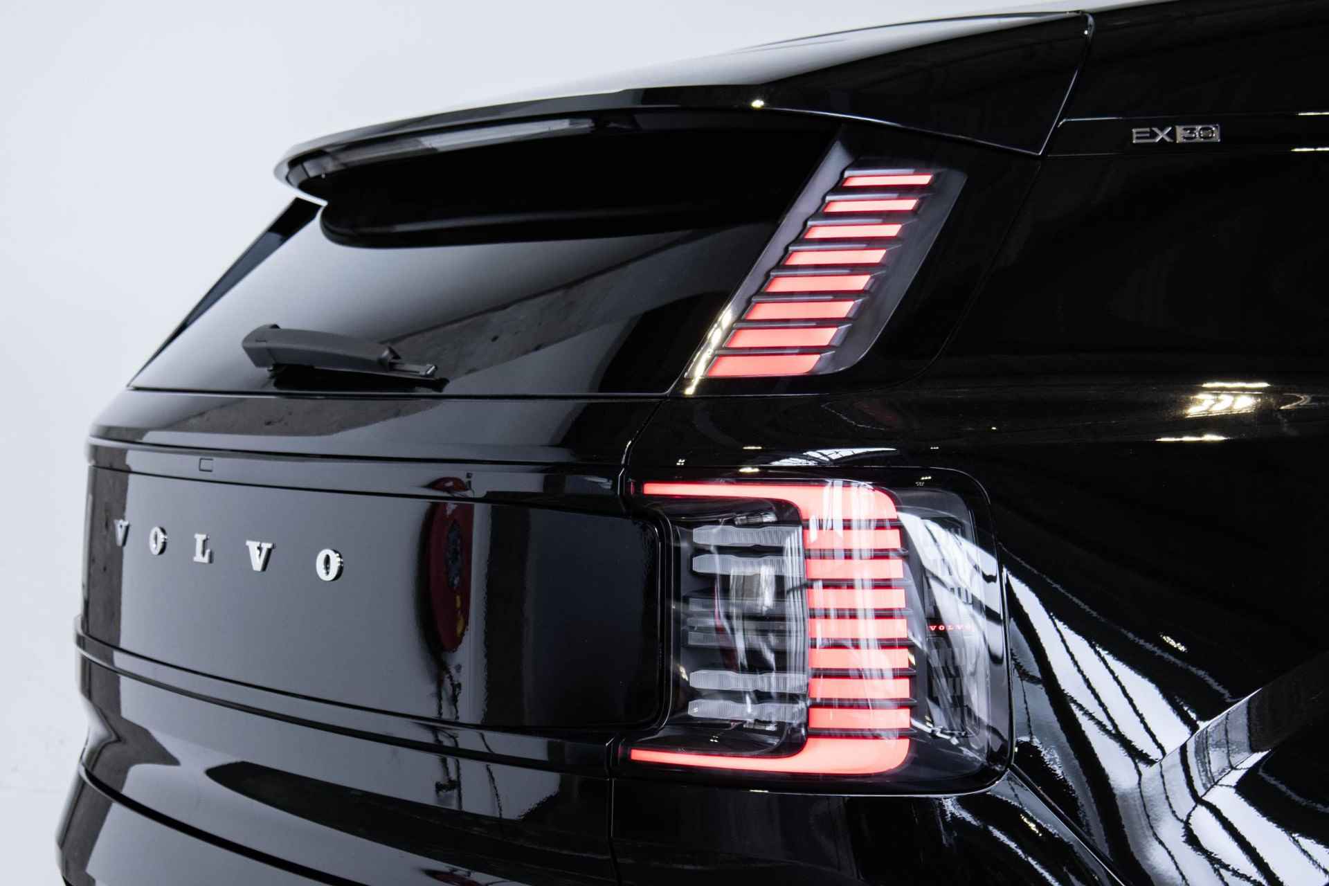 Volvo EX30 Single Motor Extented Range Plus 69 kWh | Harman Kardon Premium Audio | Pilot Assist | Keyless Entry / Drive | Achteruitrijcamera | Stoel/Stuurverwarming - 12/34