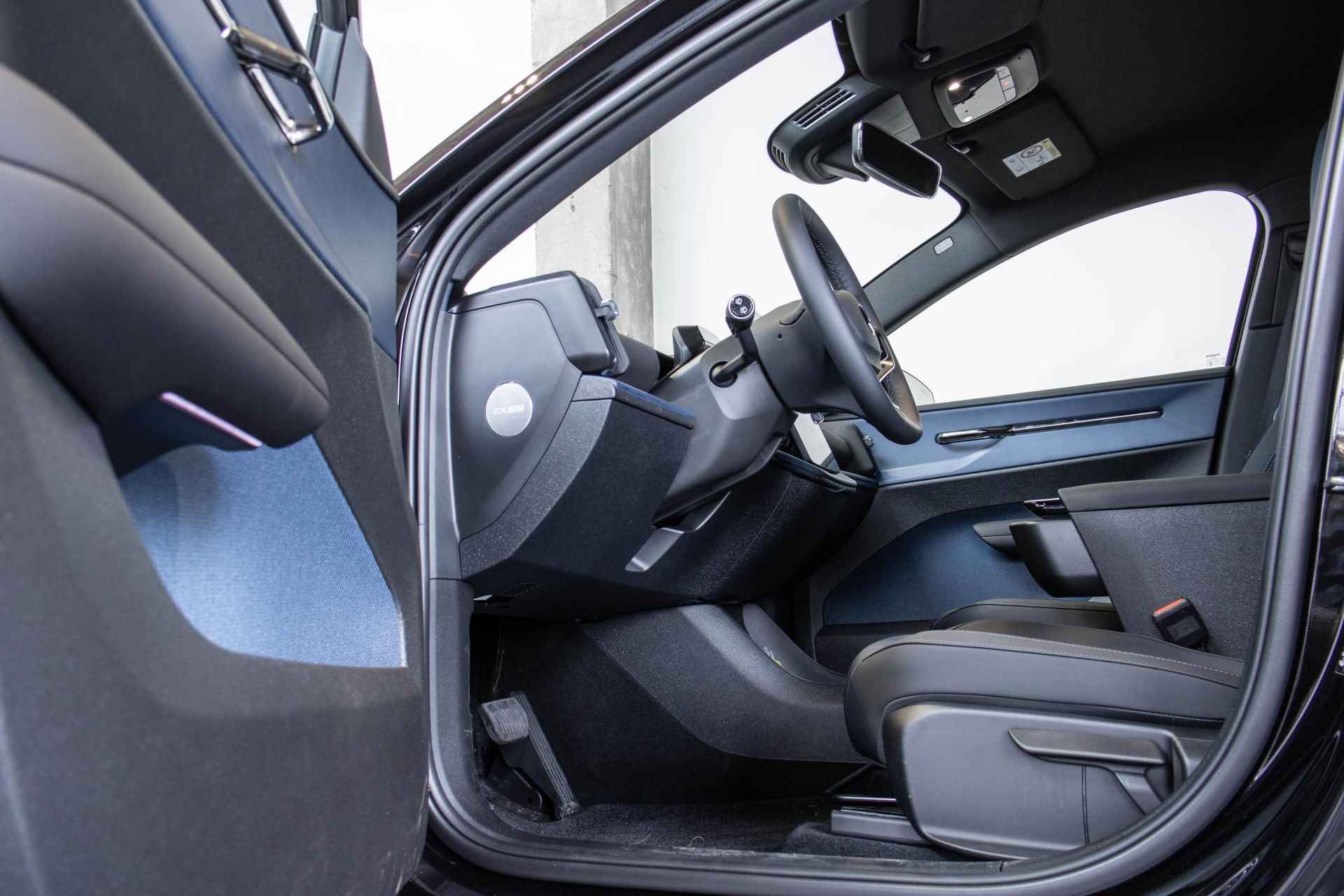 Volvo EX30 Single Motor Extented Range Plus 69 kWh | Harman Kardon Premium Audio | Pilot Assist | Keyless Entry / Drive | Achteruitrijcamera | Stoel/Stuurverwarming - 15/34