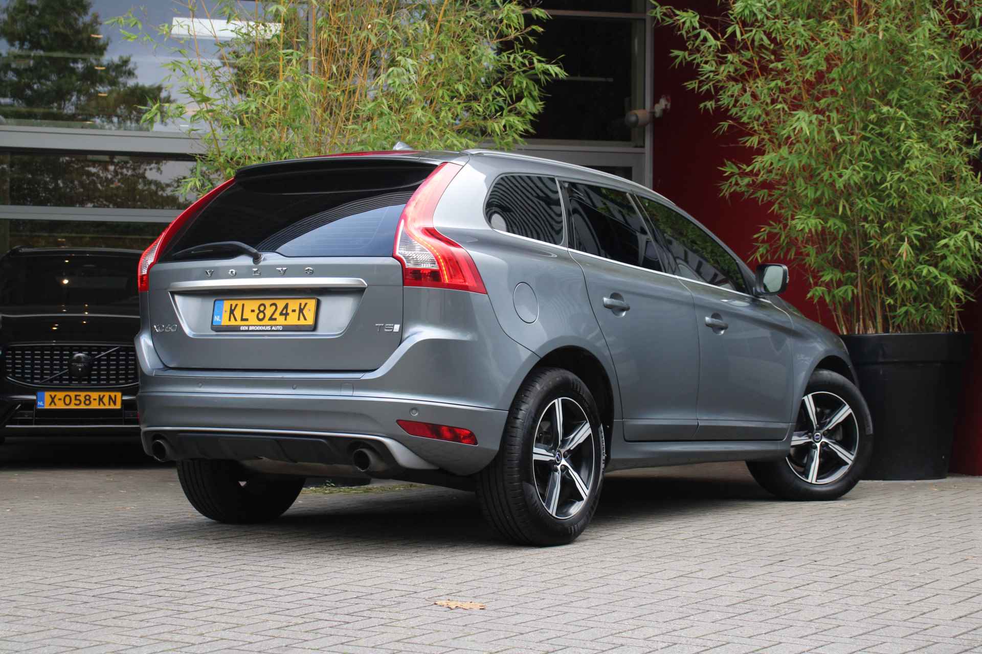 Volvo XC60 2.0 T5 R-Design | Standkachel | Schuifdak | Camera | Elektrische stoelen | Xenon - 3/22