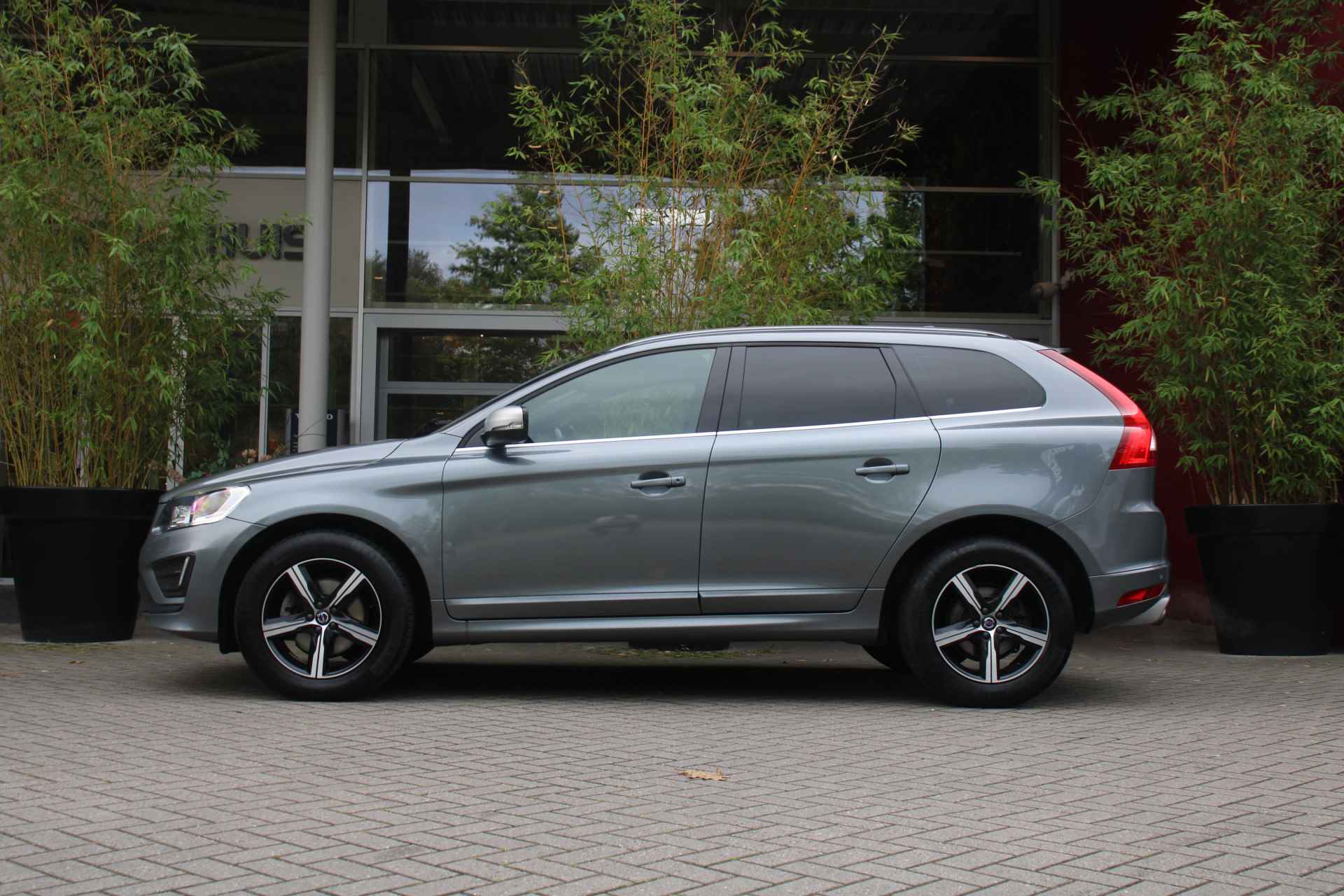 Volvo XC60 2.0 T5 R-Design | Standkachel | Schuifdak | Camera | Elektrische stoelen | Xenon - 5/22