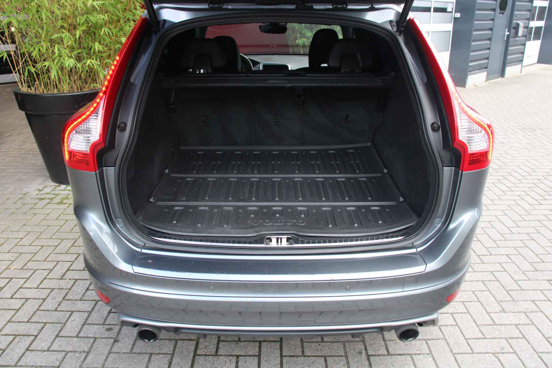 Volvo XC60 2.0 T5 R-Design | Standkachel | Schuifdak | Camera | Elektrische stoelen | Xenon - 9/22