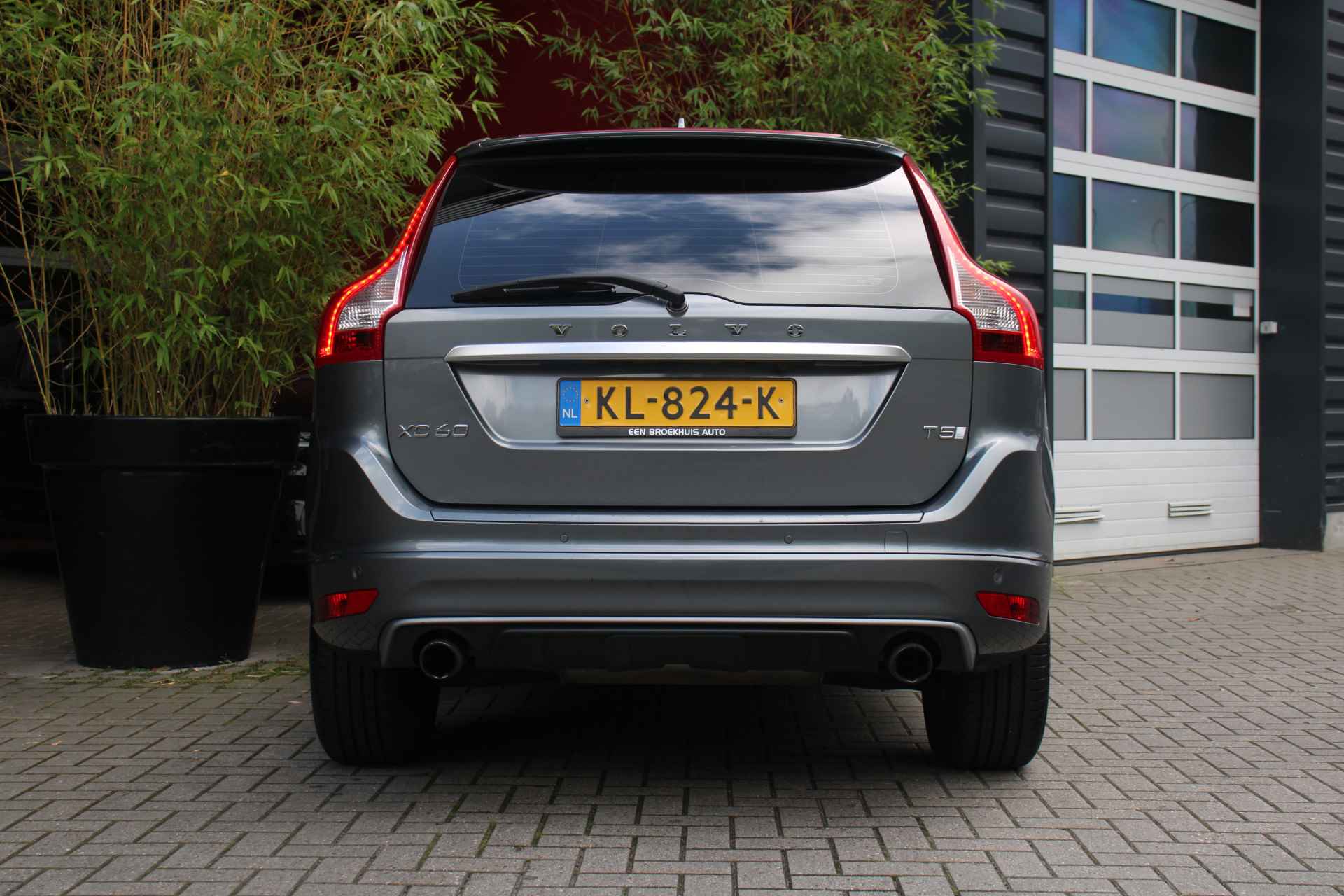 Volvo XC60 2.0 T5 R-Design | Standkachel | Schuifdak | Camera | Elektrische stoelen | Xenon - 11/22