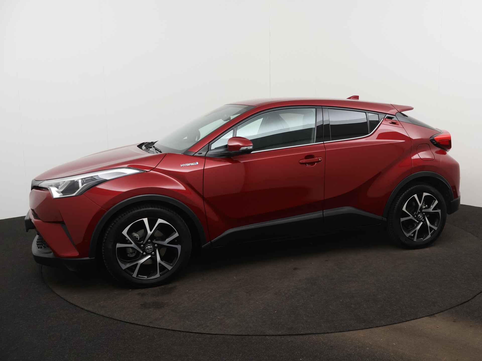 Toyota C-HR 1.8 Hybrid Dynamic | Dodehoek Ass. | LM velgen | Parkeersensoren | Stoel en stuurwiel verwarmd | Cruise Control Adaptief | Climate Control | - 3/46