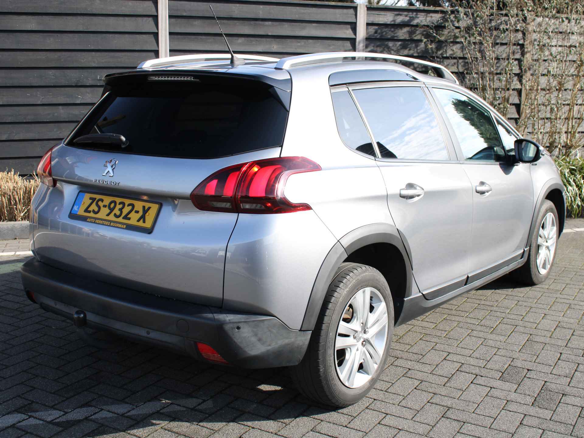 Peugeot 2008 1.2 PureTech 110PK Signature EAT6 Automaat Dealer Onderhouden! Parkeersensoren Achter, Navigatie, Airco, Cruise Control - 8/32