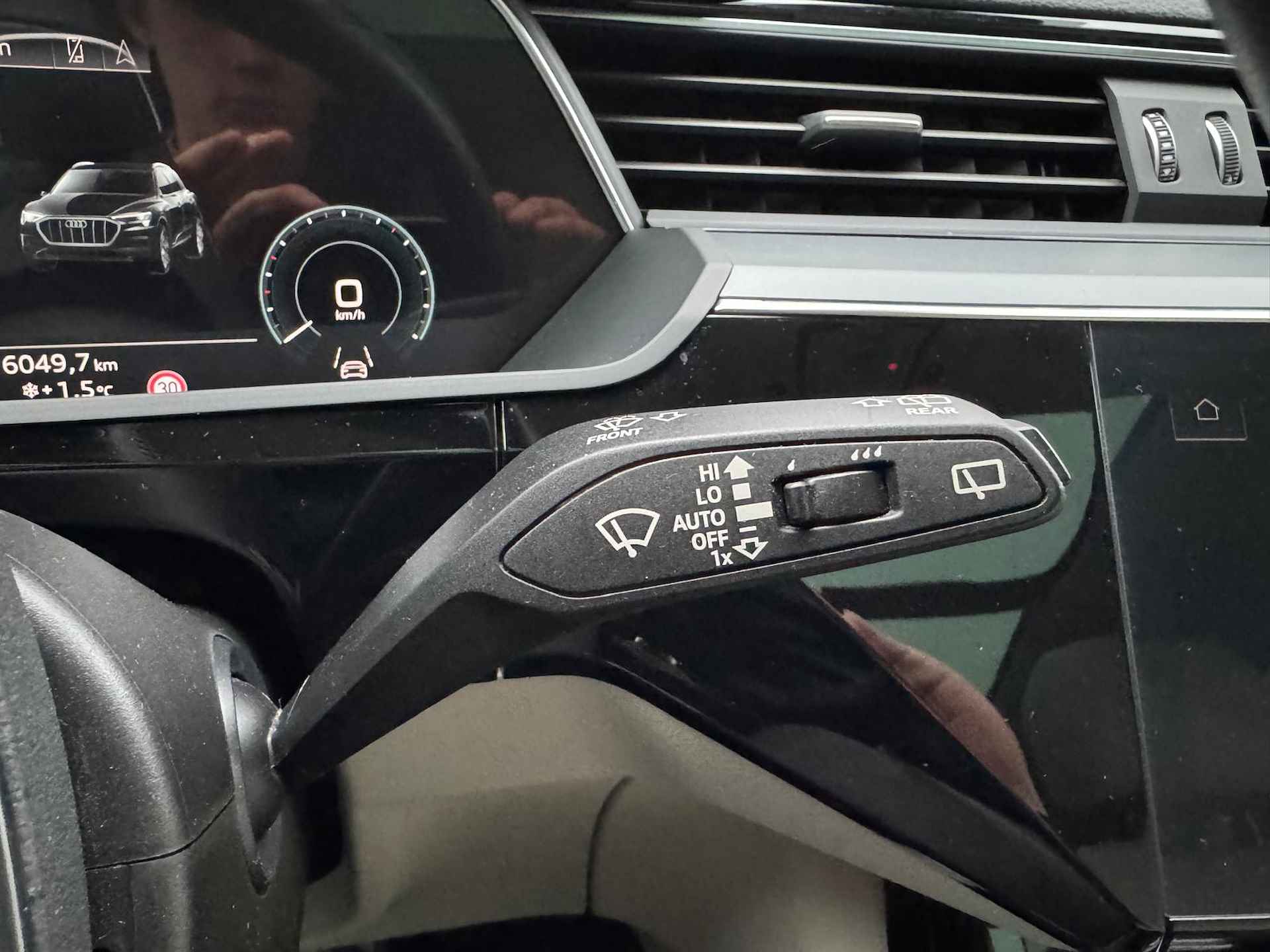 Audi e-tron 50 Quattro Black edition Plus 71 kWh Airco/Stoelverw./Pano/Camera/Leder - 23/50