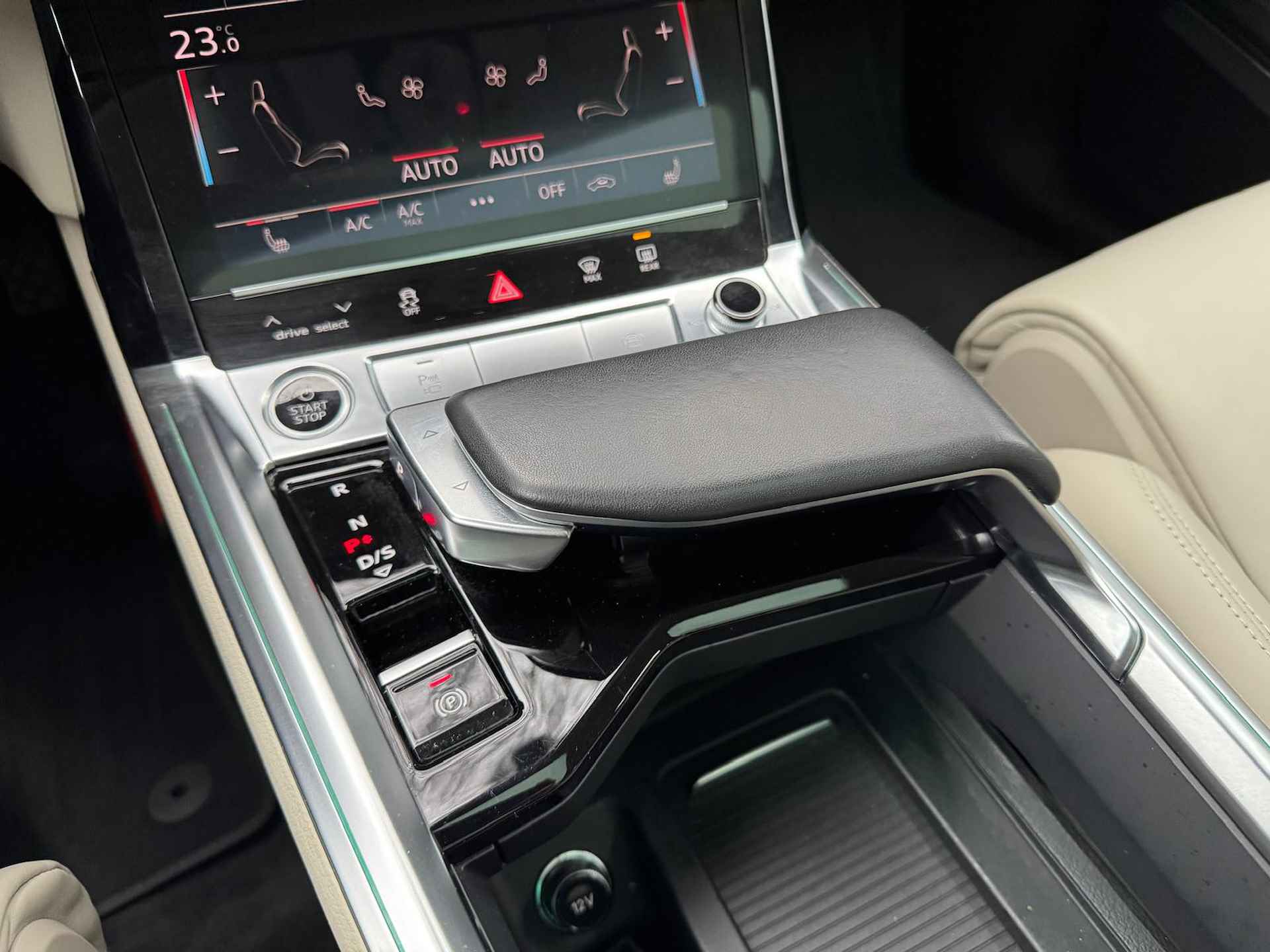 Audi e-tron 50 Quattro Black edition Plus 71 kWh Airco/Stoelverw./Pano/Camera/Leder - 30/50