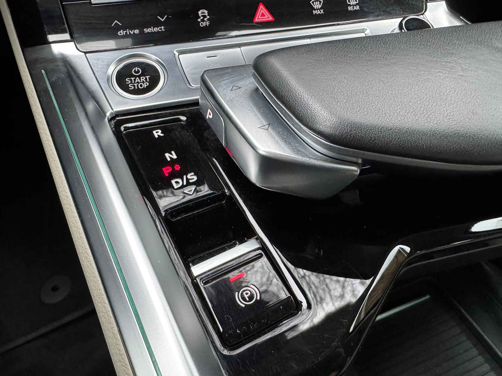 Audi e-tron 50 Quattro Black edition Plus 71 kWh Airco/Stoelverw./Pano/Camera/Leder - 33/50