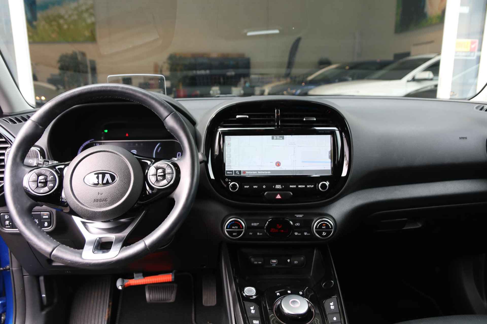 Kia e-Soul ExecutiveLine 64 kWh | Airco | Navi | Camera | Stoelverwarming | Stoelverkoeling | Privacy Glass | 500 euro Laadtegoed! | - 17/29