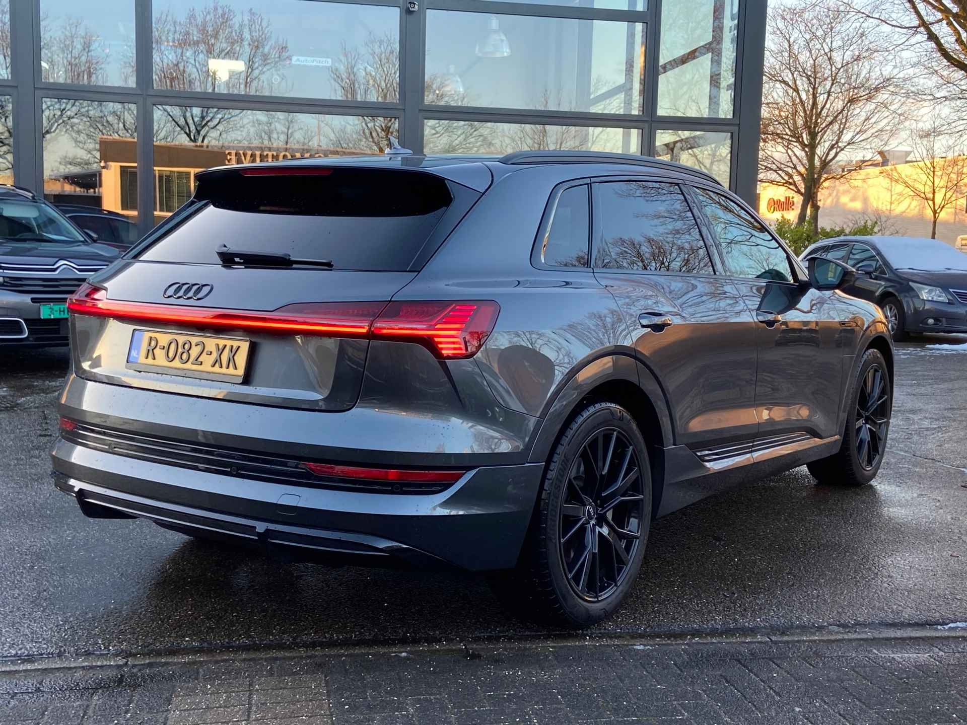 Audi E-tron 55 quattro S LINE BLACK OPTIC 95 kWh RIJKLAARPRIJS incl. 12mnd BOVAG - 5/33