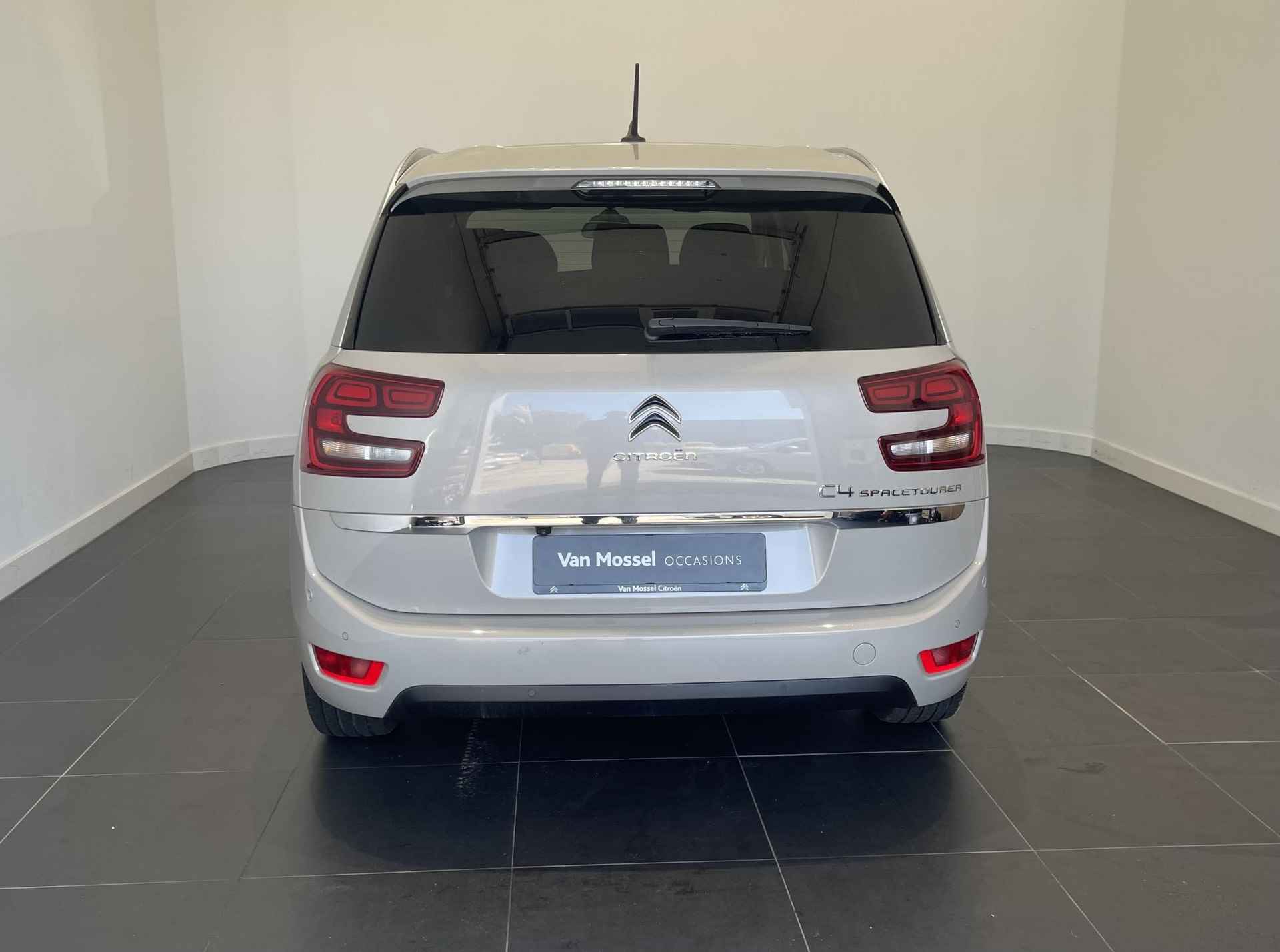 Citroen C4 SpaceTourer 1.2 PureTech Shine CAMERA | DAB | DODE HOEK DETECTIE | AUTOMATISCH INPARKEREN | MASSAGE STOELEN - 7/34