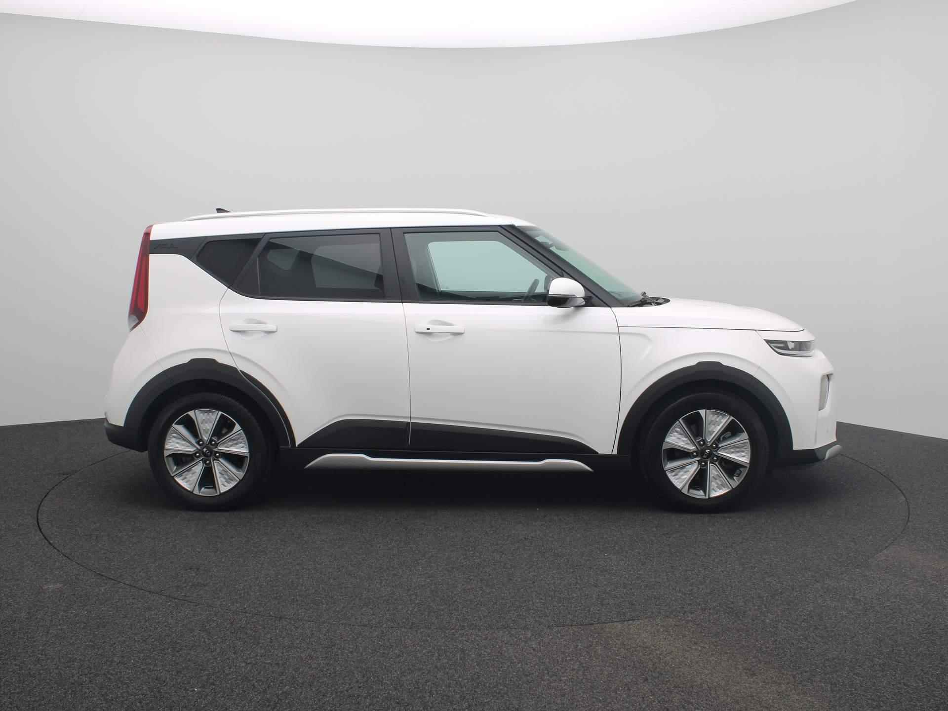 Kia e-Soul ExecutiveLine 64 kWh Harman/kardon | Navigatie | elek. stoelen | camera | Climate control - 9/47