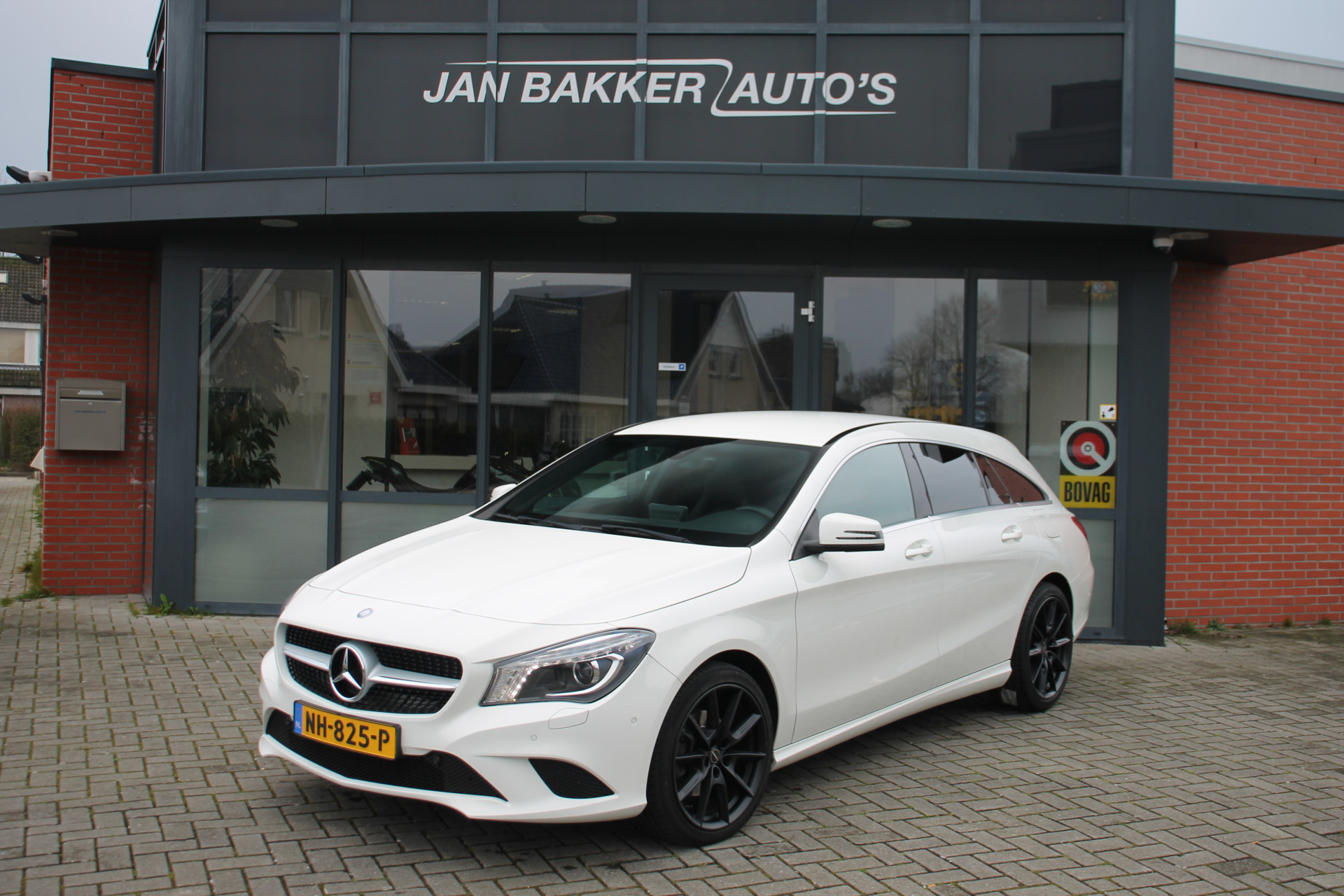 Mercedes-Benz CLA-Klasse Shooting Brake 180 Ambition | AMG Edition | PDC V+A | Navi | BT | Trekhaak | bij viaBOVAG.nl