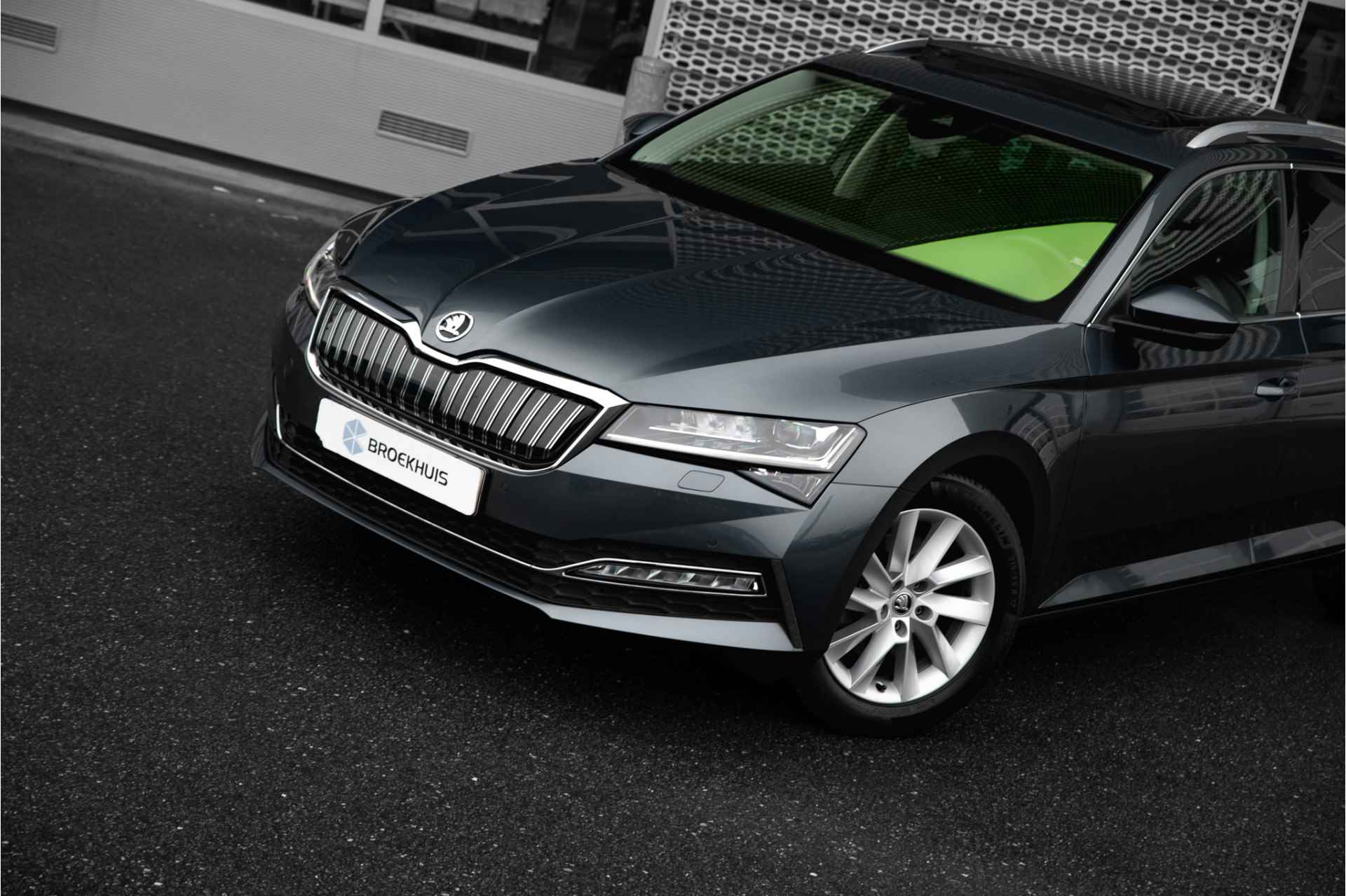 Škoda Superb Combi 1.4 TSI iV Business Edition Plus | Panoramadak | Camera 360 | Adapt Cruise | Trekhaak - 4/28