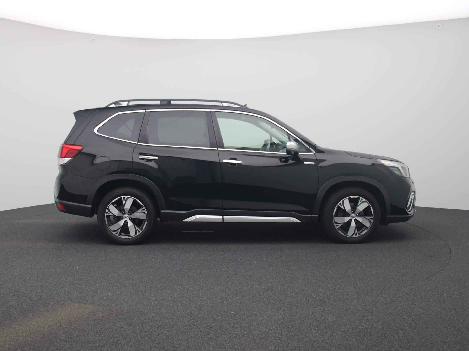 Subaru Forester 2.0i e-BOXER First Edition | Automaat | Panoramadak | Climate control | Navigatie | Leder | Memory seats | LMV | Schuifdak | Parkeer sensoren | LED | Camera | Stoel/Stuur verwarming | Trekhaak - 7/44