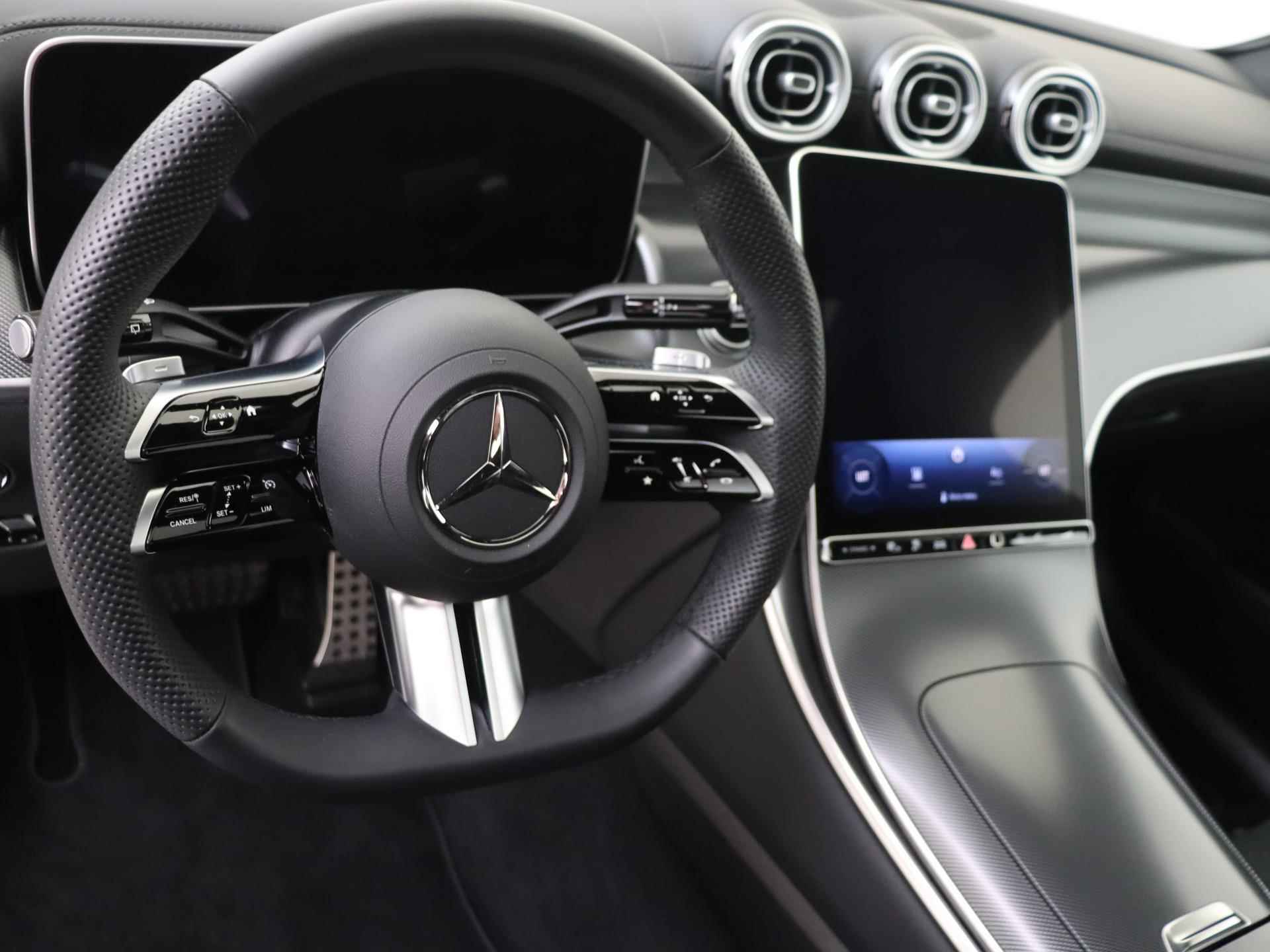Mercedes-Benz GLC-klasse 300e 4MATIC AMG Line / Stoelverwarming / 360Graden-Camera / Panaroma-schuifdak / Easypack-Achterklep / - 4/32