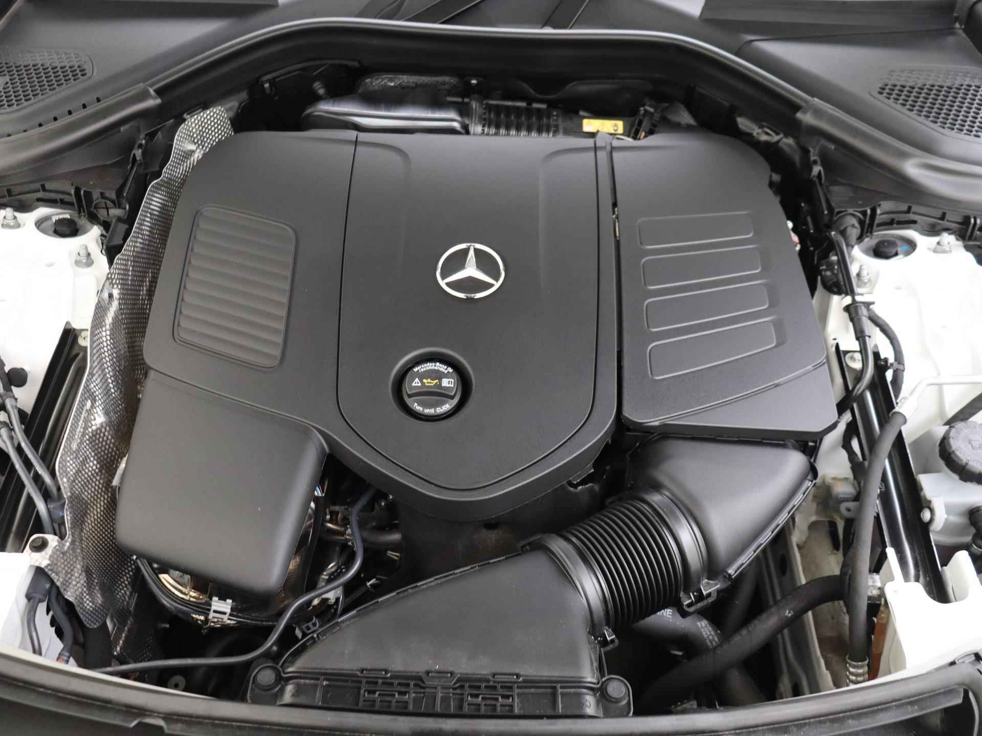 Mercedes-Benz GLC-klasse 300e 4MATIC AMG Line / Stoelverwarming / 360Graden-Camera / Panaroma-schuifdak / Easypack-Achterklep / - 11/32