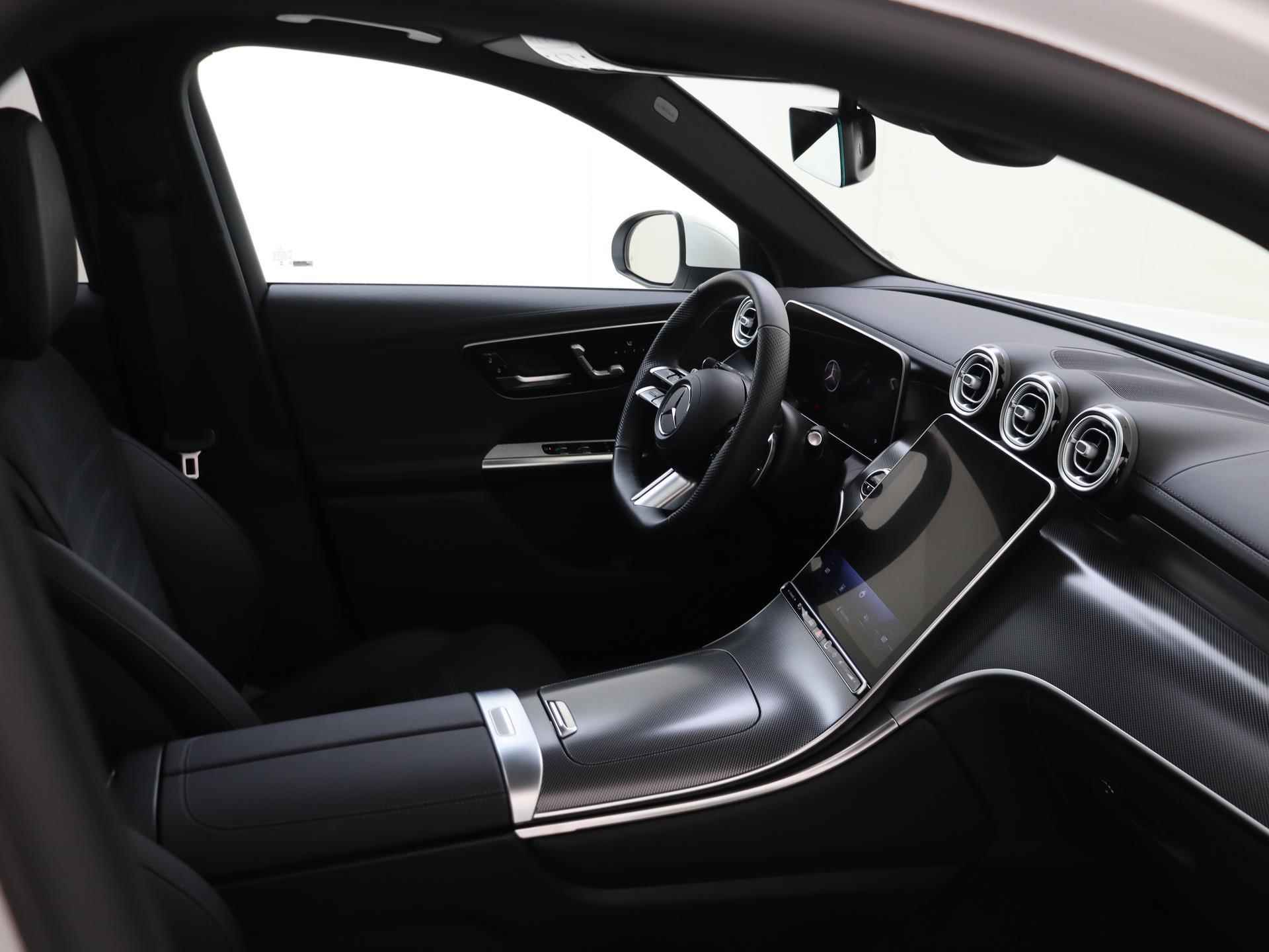 Mercedes-Benz GLC-klasse 300e 4MATIC AMG Line / Stoelverwarming / 360Graden-Camera / Panaroma-schuifdak / Easypack-Achterklep / - 18/32