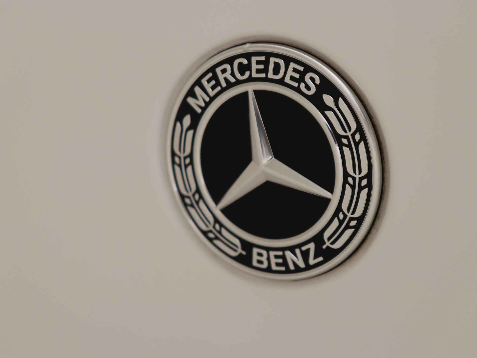 Mercedes-Benz GLC-klasse 300e 4MATIC AMG Line / Stoelverwarming / 360Graden-Camera / Panaroma-schuifdak / Easypack-Achterklep / - 30/32