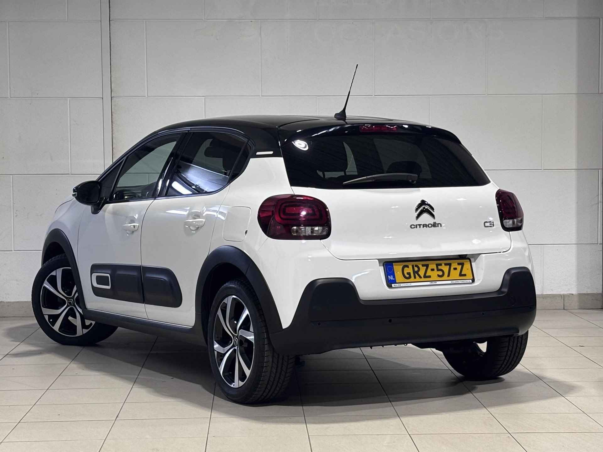 Citroën C3 5-deurs Shine Pack 1.2 PureTech 110pk EAT6 AUTOMAAT | NAVI | CAMERA | STOELVERW. | DAB+ | CLIMA | CRUISE CONTROL | 17" LM-VELGEN - 9/54