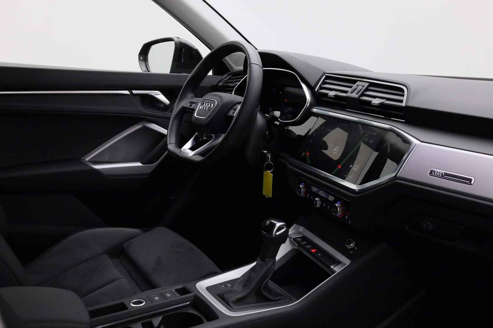 Audi Q3 Sportback 35 TFSI 150PK S-tronic Advanced Edition / S-Line | Navi | Camera | Stoelverwarming | Cruise - 39/43