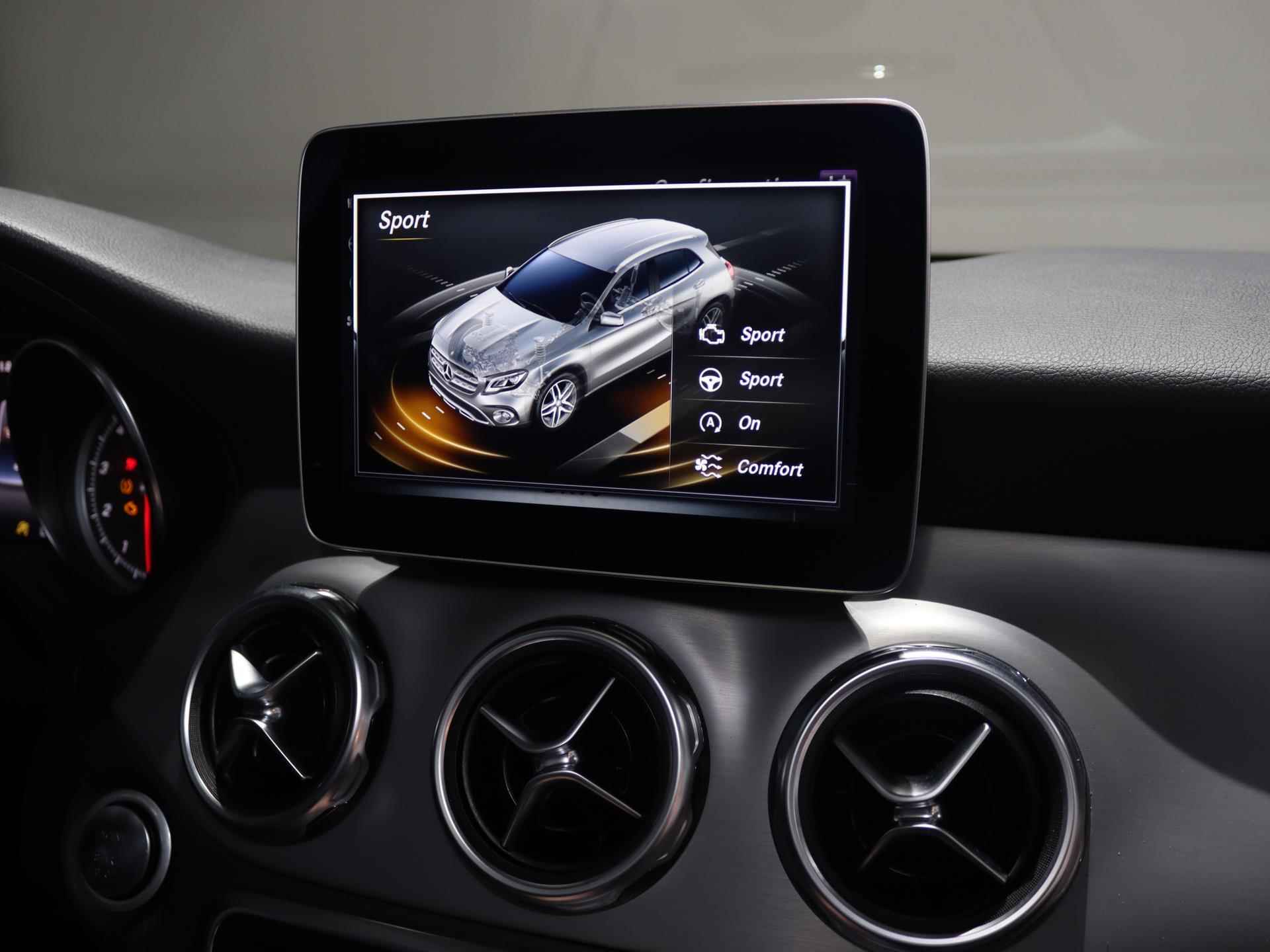 Mercedes-Benz GLA-klasse 180 Business Solution AMG Night | Panoramadak | achteruitrijcamera | 19'' velgen | Stoelverwarming | Led-koplampen | Navigatie - 12/20