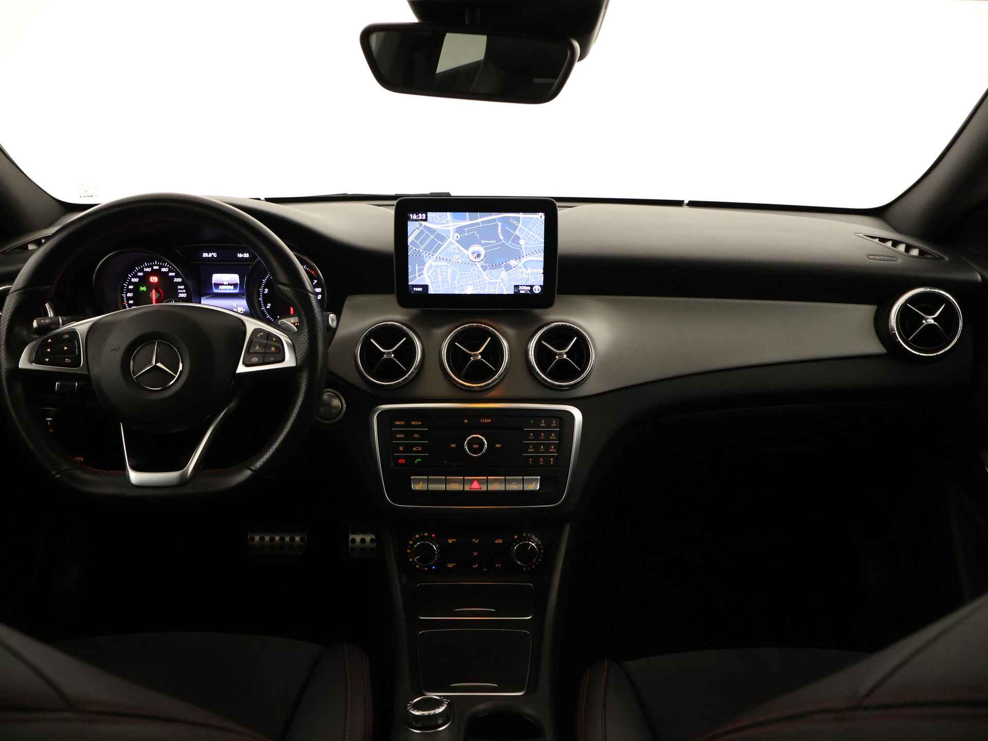 Mercedes-Benz CLA-Klasse 180 AMG Nightpakket | Panoramadak | Comand Navigatie | Parkeerpakket met Camera | Apple CarPlay | Stoelverwarming | Inclusief 24 maanden MB Certified garantie voor Europa. - 6/46