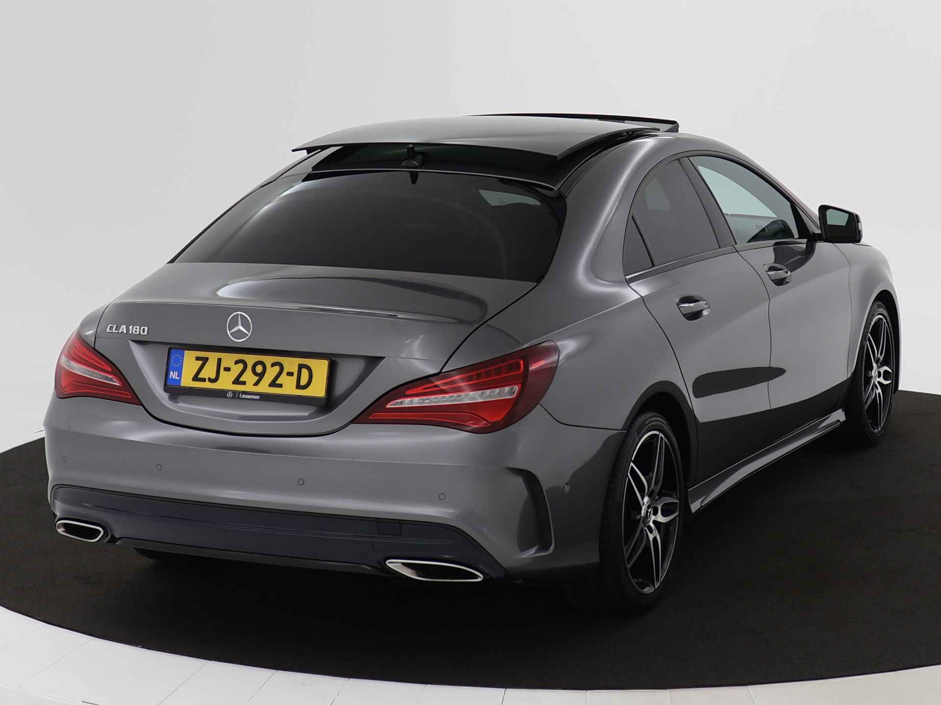 Mercedes-Benz CLA-Klasse 180 AMG Nightpakket | Panoramadak | Comand Navigatie | Parkeerpakket met Camera | Apple CarPlay | Stoelverwarming | Inclusief 24 maanden MB Certified garantie voor Europa. - 19/46