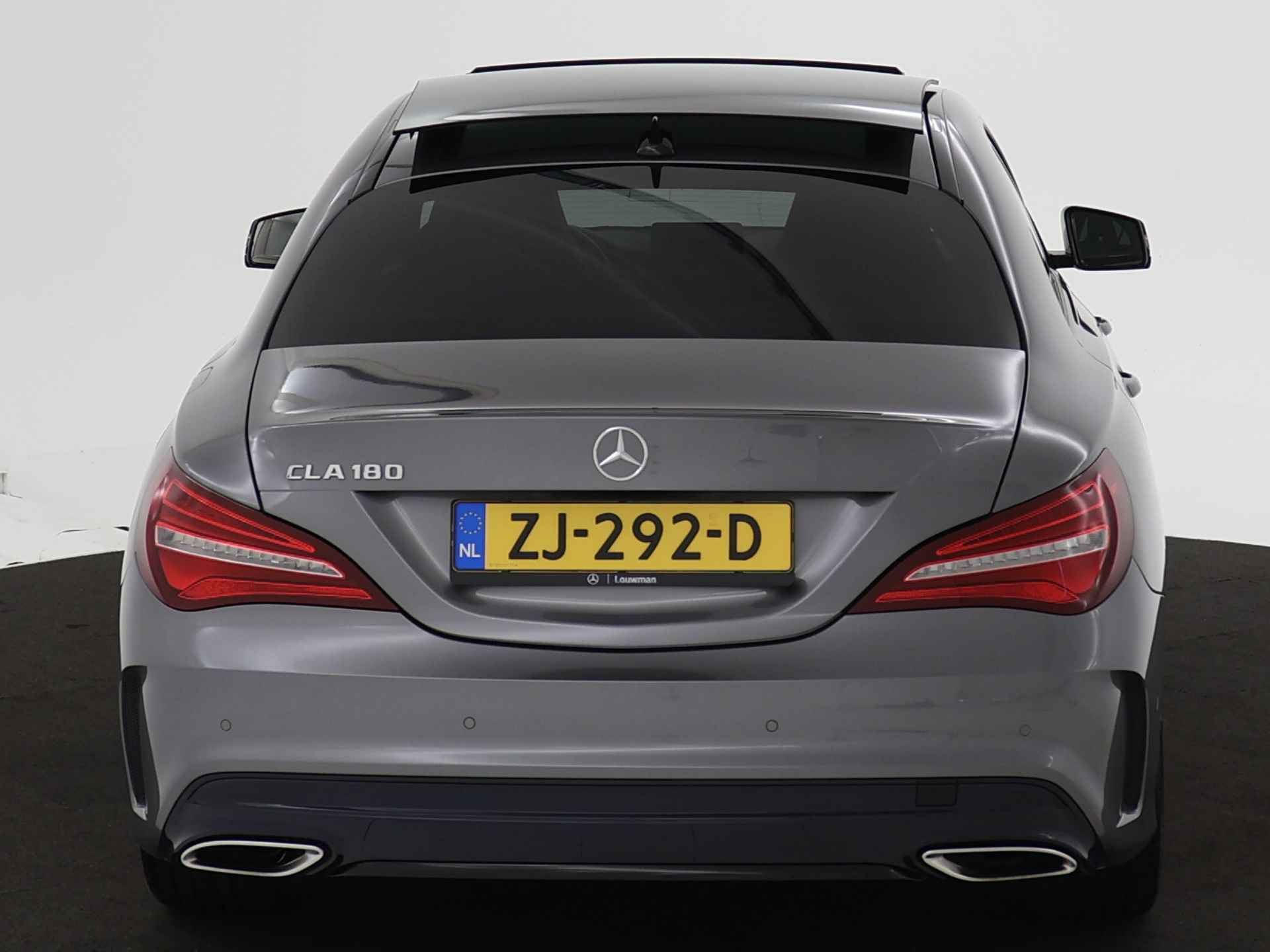 Mercedes-Benz CLA-Klasse 180 AMG Nightpakket | Panoramadak | Comand Navigatie | Parkeerpakket met Camera | Apple CarPlay | Stoelverwarming | Inclusief 24 maanden MB Certified garantie voor Europa. - 32/46