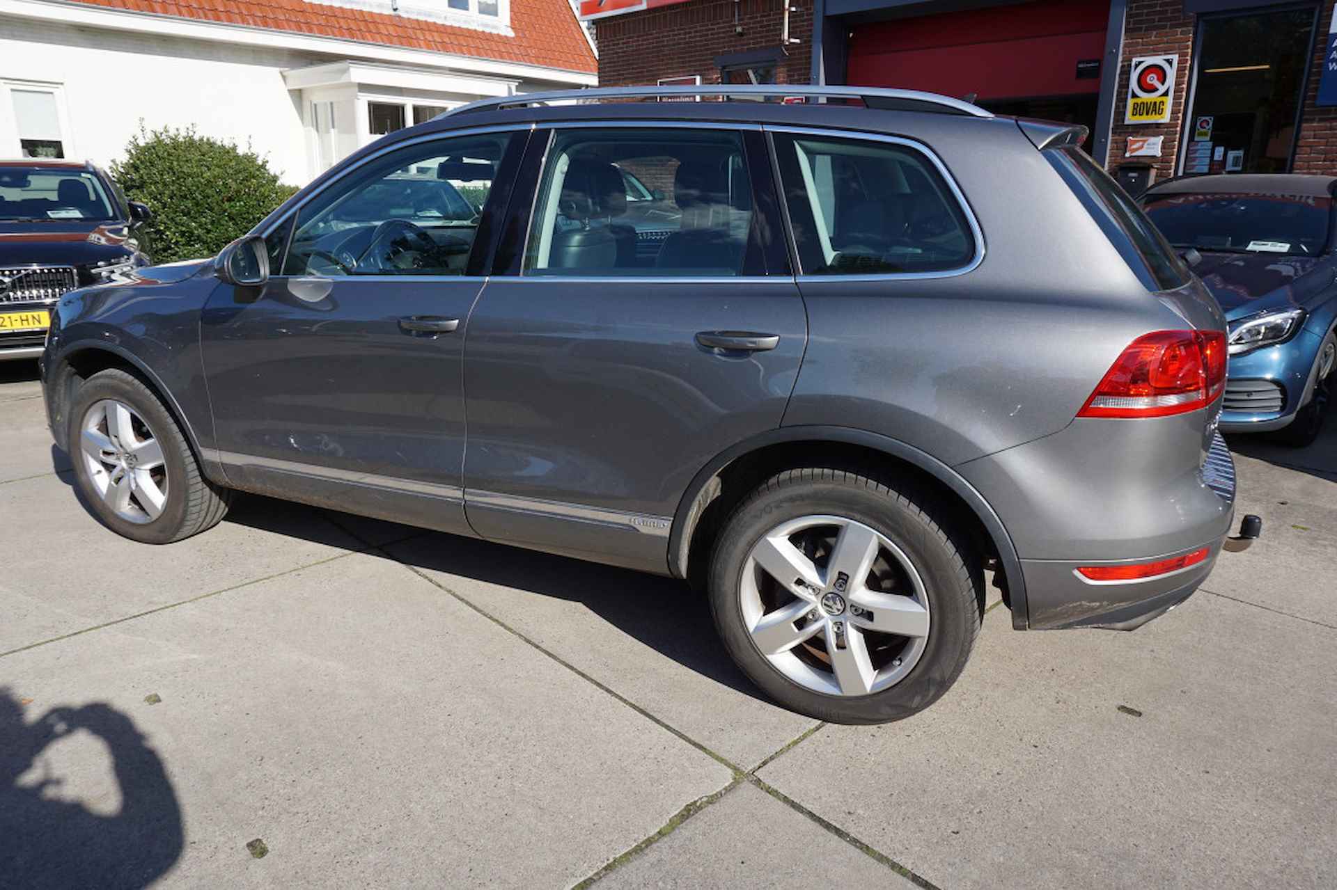 VOLKSWAGEN Touareg 3.0 V6 TSI 380pk Hybrid 8-tiptronic Highline Leer Navigatie - 6/24