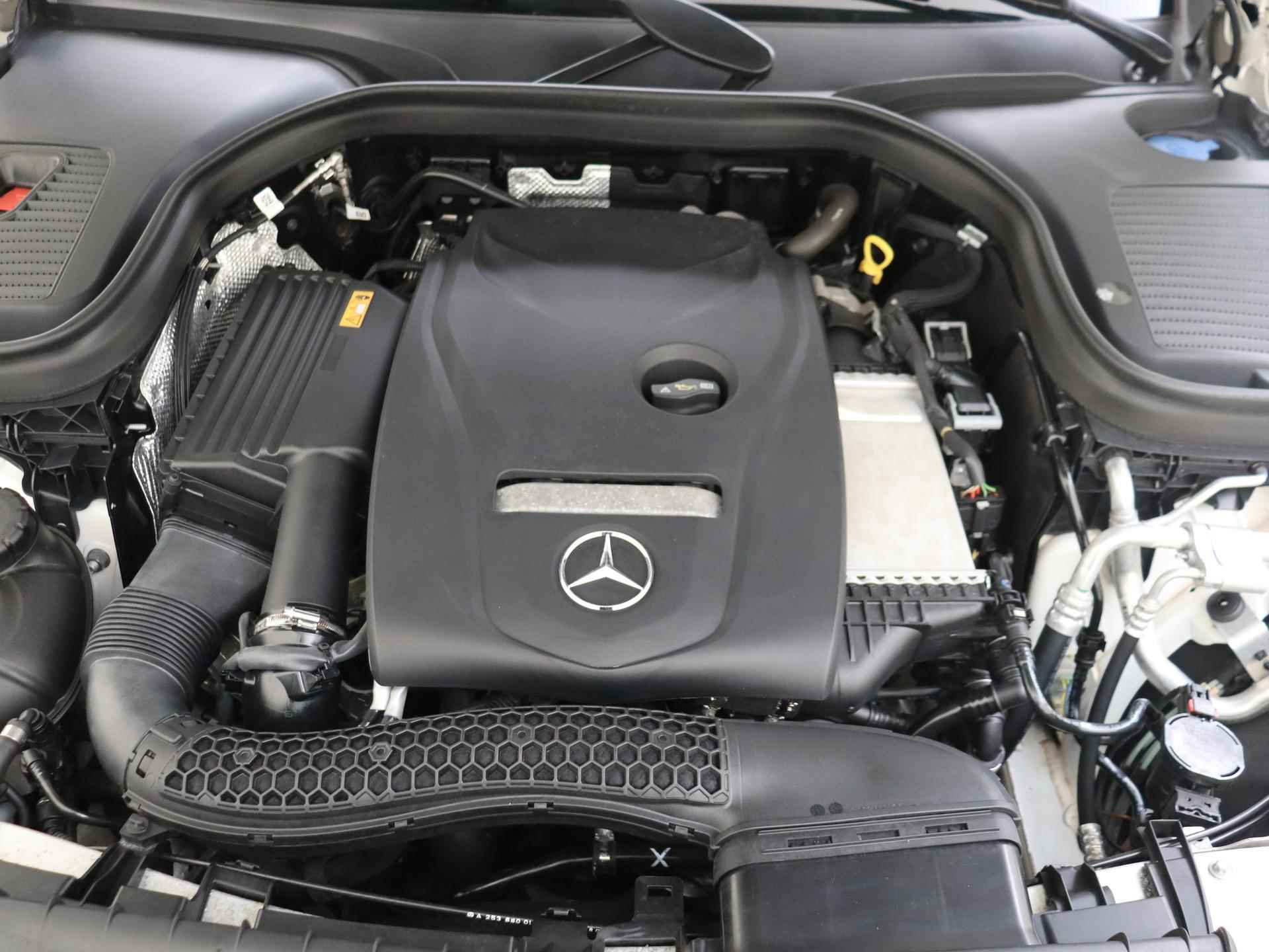 Mercedes-Benz GLC-klasse Coupé 250 4MATIC Premium Plus / Stoelverwarming / 360Graden-Camera / Dodehoek-Assistent / Schuif/kanteldak / Memory-Stoelen / Night-Pakket / - 3/32