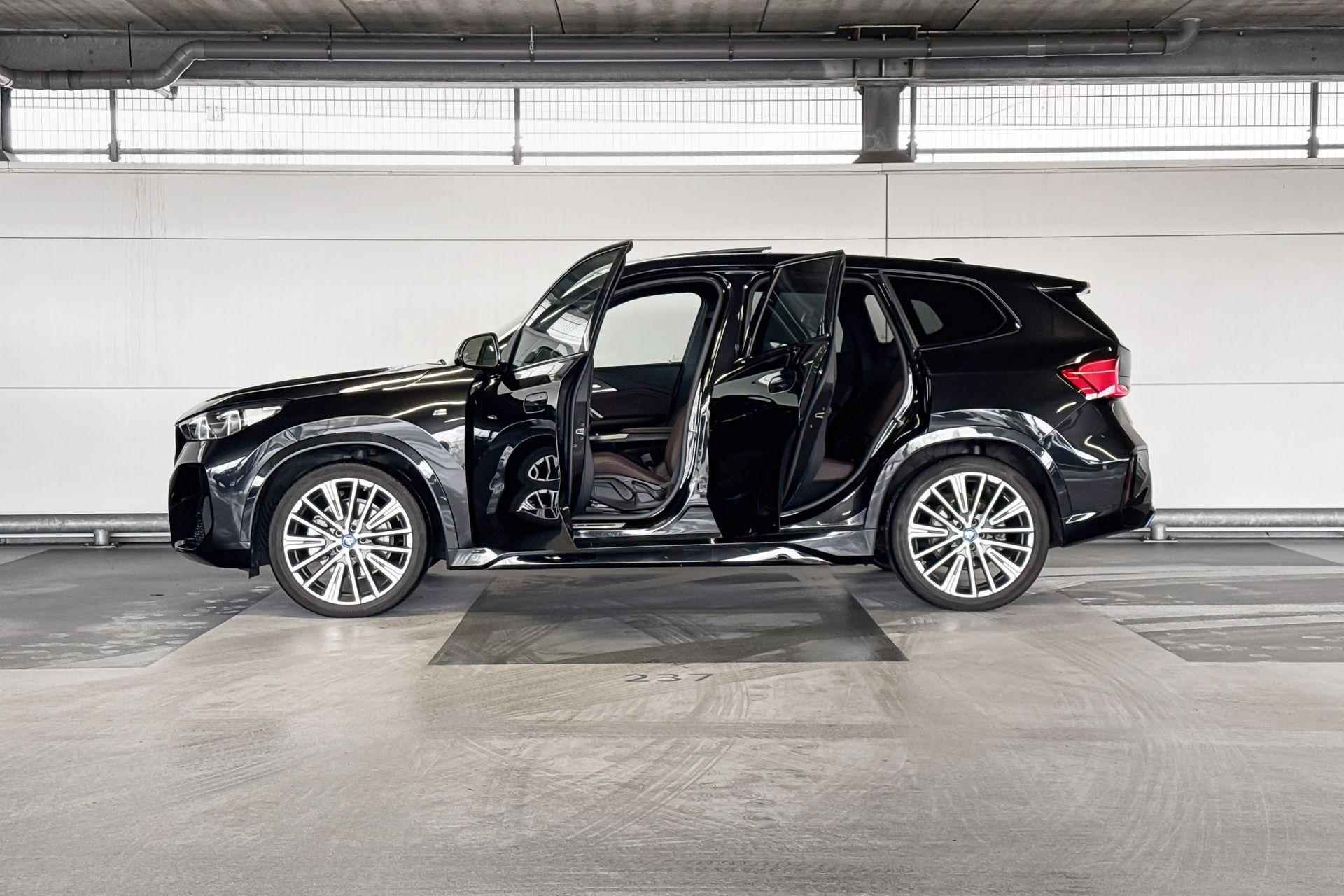 BMW iX1 xDrive30 67 kWh - 3/22