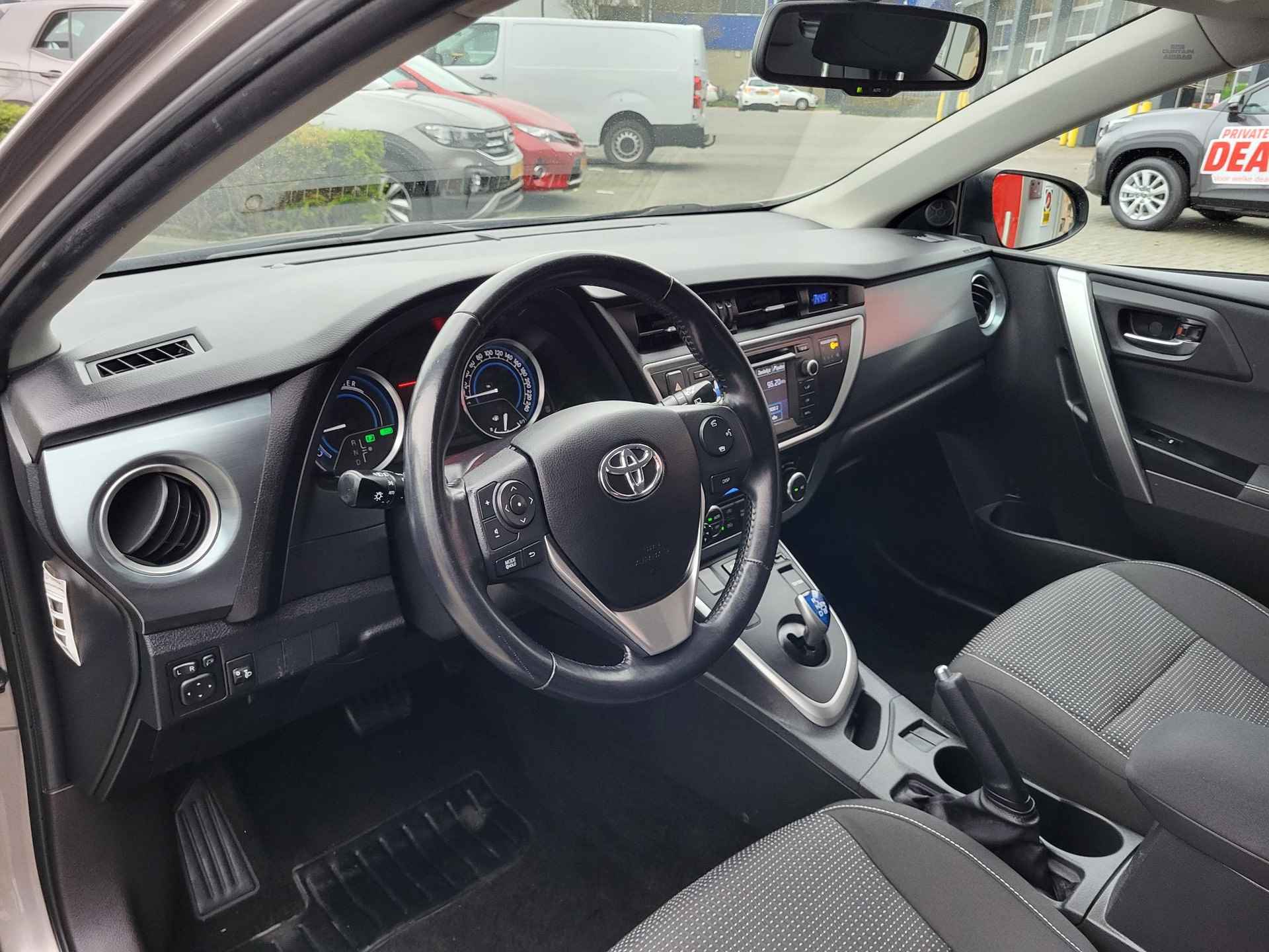 Toyota Auris 1.8 Hybrid Dynamic CRUISE KEYLESS BLUETOOTH CAMERA CLIMA 16' LM-VELGEN NL-AUTO - 2/29