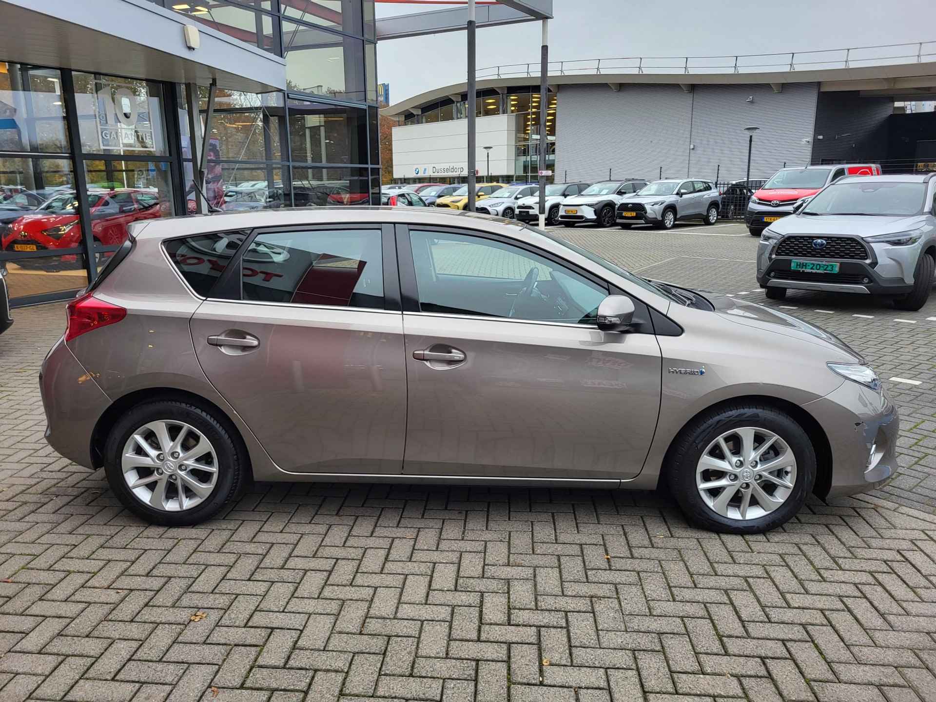 Toyota Auris 1.8 Hybrid Dynamic CRUISE KEYLESS BLUETOOTH CAMERA CLIMA 16' LM-VELGEN NL-AUTO - 5/29