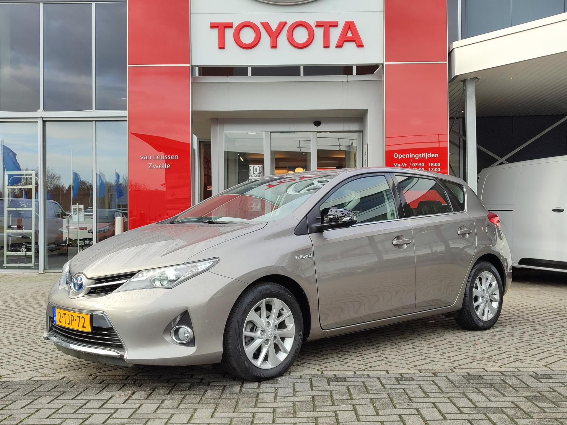 Toyota Auris 1.8 Hybrid Dynamic CRUISE KEYLESS BLUETOOTH CAMERA CLIMA 16' LM-VELGEN NL-AUTO