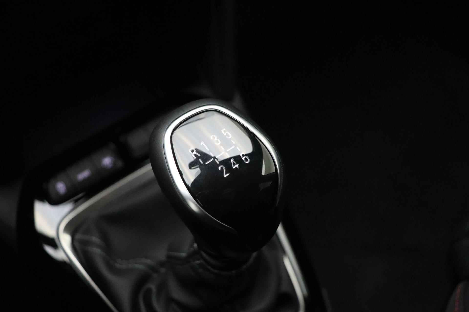 Opel Corsa 1.2 GS Line 100pk | Demo | Airco | Navigatie via Apple Carplay | Camera | Parkeersensoren | Getinte Achterramen - 24/31